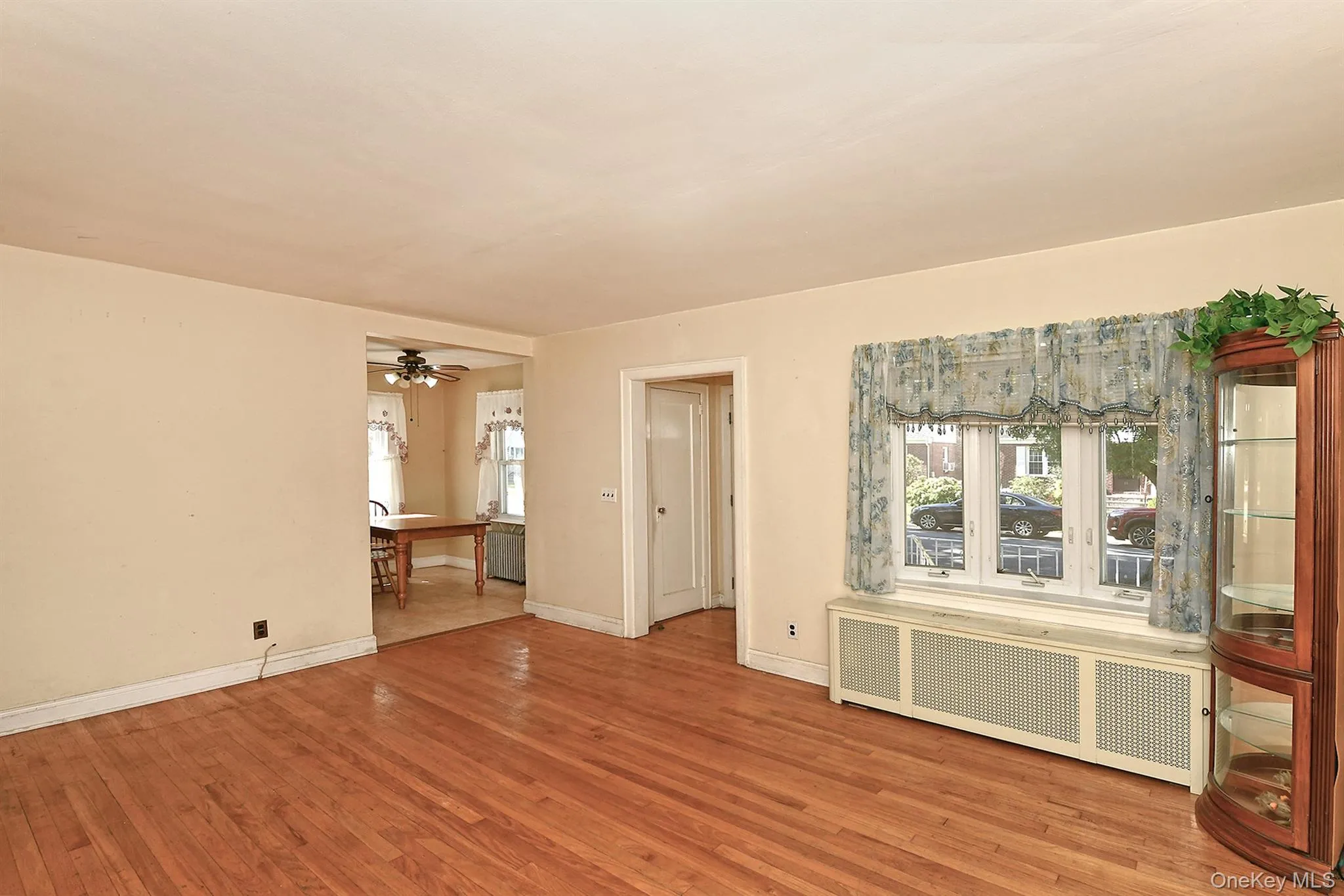 12 Hull Avenue, North Hempstead, NY, 5 Bedrooms Bedrooms, 7 Rooms Rooms,1 BathroomBathrooms,Residential,For Rent,Hull,0,1047936 12 Hull Avenue, North Hempstead, NY, 5 Bedrooms Bedrooms, 7 Rooms Rooms,1 BathroomBathrooms,Residential,For Rent,Hull,0,1047936