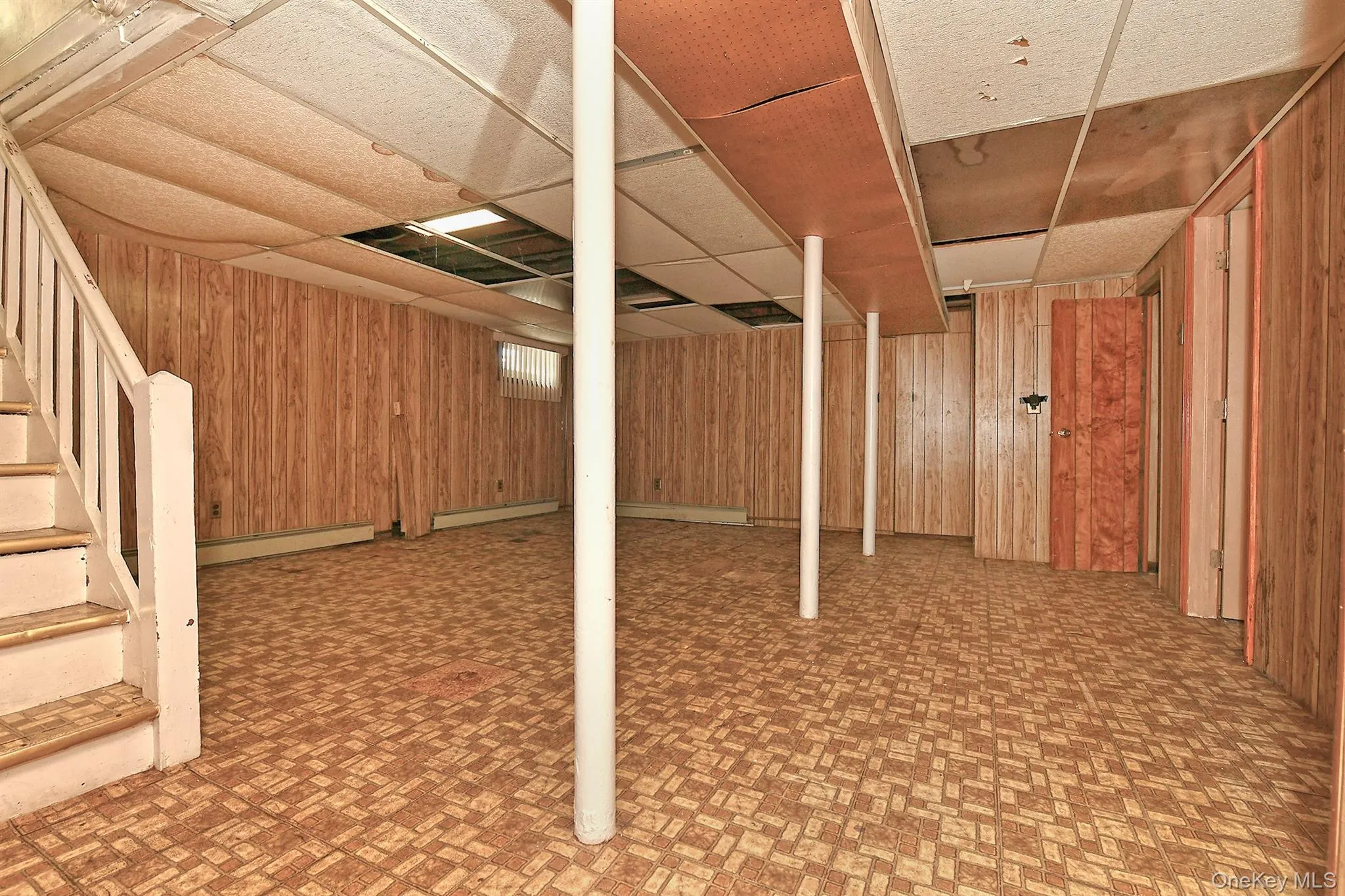 12 Hull Avenue, North Hempstead, NY, 5 Bedrooms Bedrooms, 7 Rooms Rooms,1 BathroomBathrooms,Residential,For Rent,Hull,0,1047936 12 Hull Avenue, North Hempstead, NY, 5 Bedrooms Bedrooms, 7 Rooms Rooms,1 BathroomBathrooms,Residential,For Rent,Hull,0,1047936