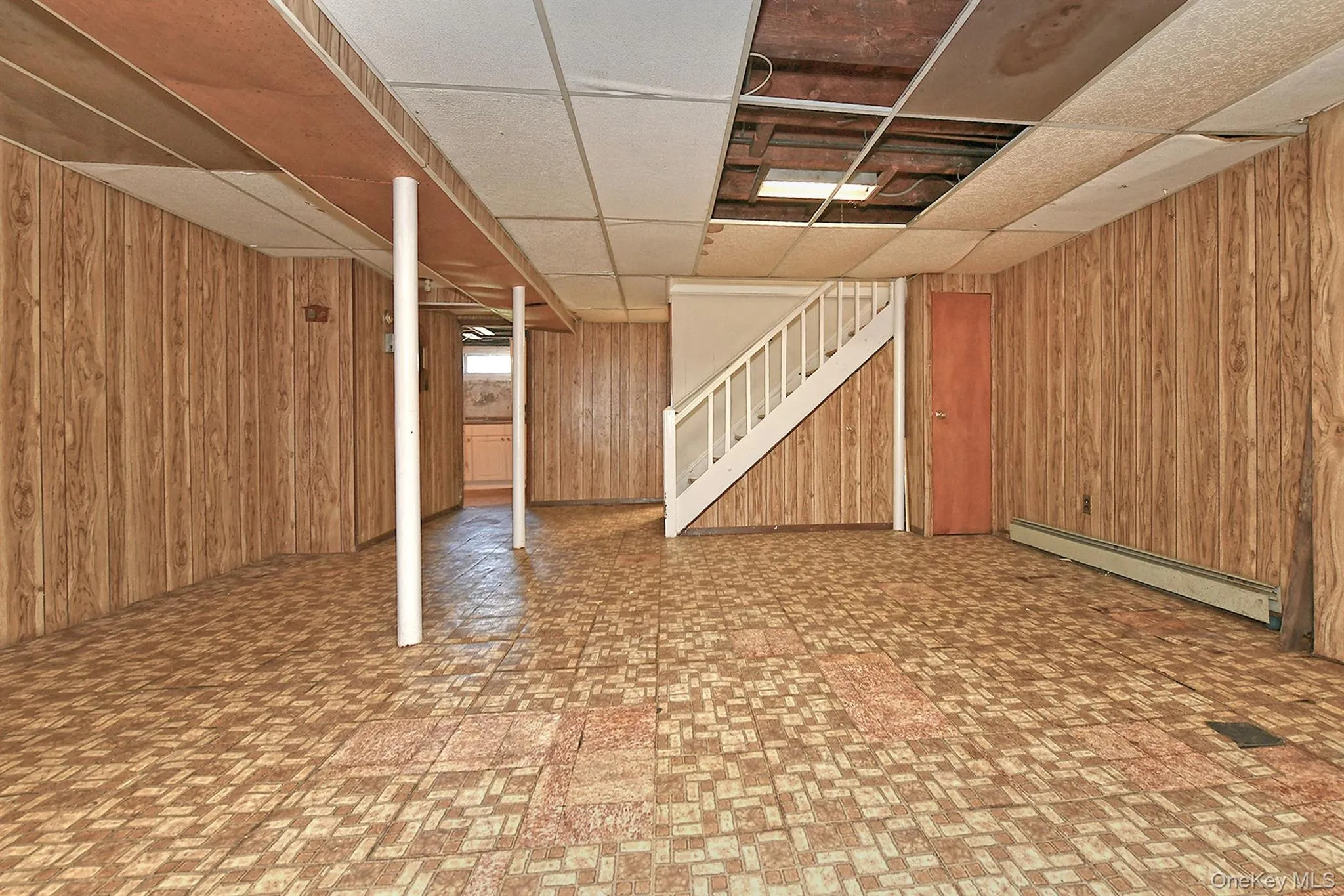 12 Hull Avenue, North Hempstead, NY, 5 Bedrooms Bedrooms, 7 Rooms Rooms,1 BathroomBathrooms,Residential,For Rent,Hull,0,1047936 12 Hull Avenue, North Hempstead, NY, 5 Bedrooms Bedrooms, 7 Rooms Rooms,1 BathroomBathrooms,Residential,For Rent,Hull,0,1047936