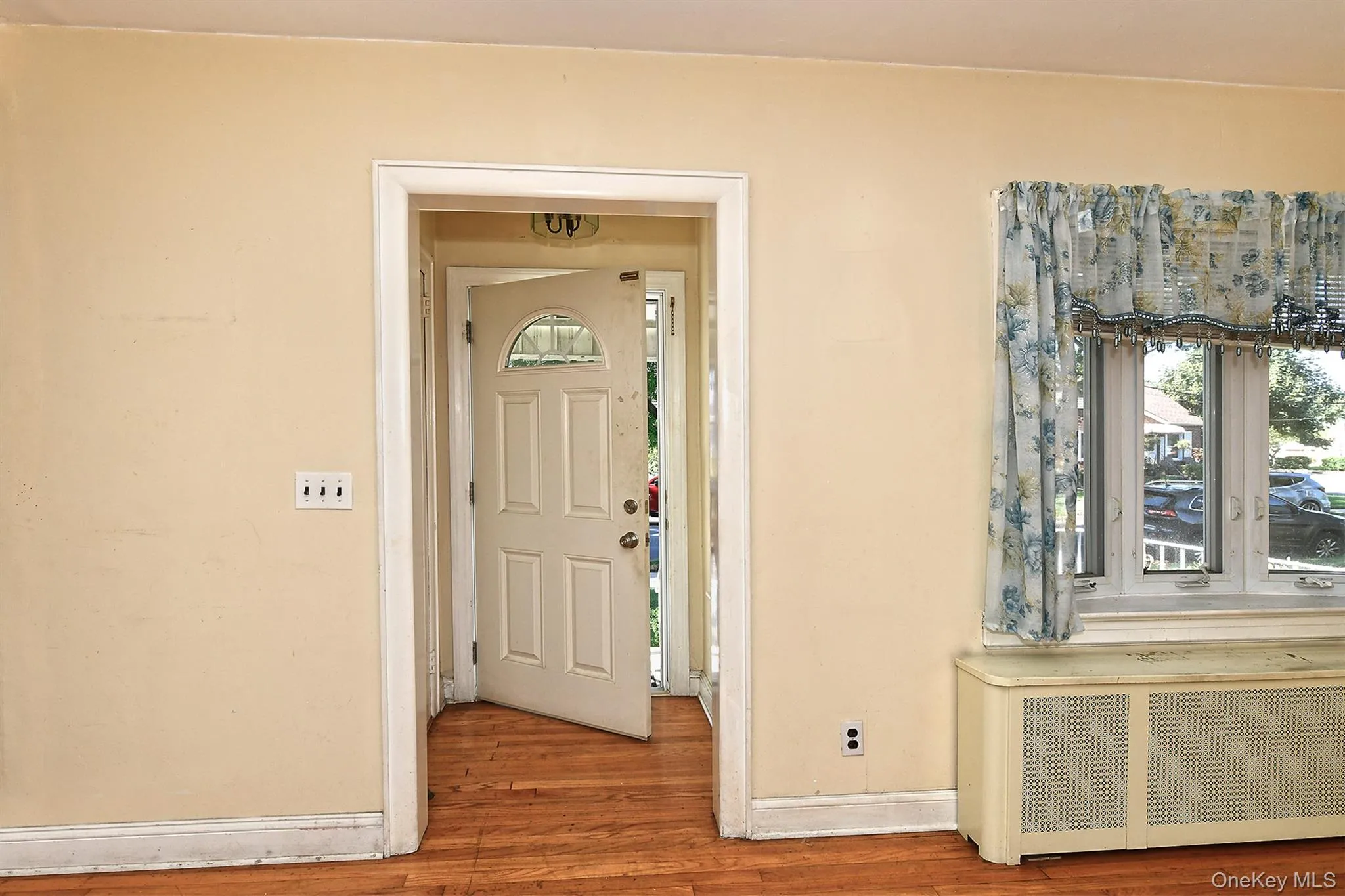12 Hull Avenue, North Hempstead, NY, 5 Bedrooms Bedrooms, 7 Rooms Rooms,1 BathroomBathrooms,Residential,For Rent,Hull,0,1047936 12 Hull Avenue, North Hempstead, NY, 5 Bedrooms Bedrooms, 7 Rooms Rooms,1 BathroomBathrooms,Residential,For Rent,Hull,0,1047936