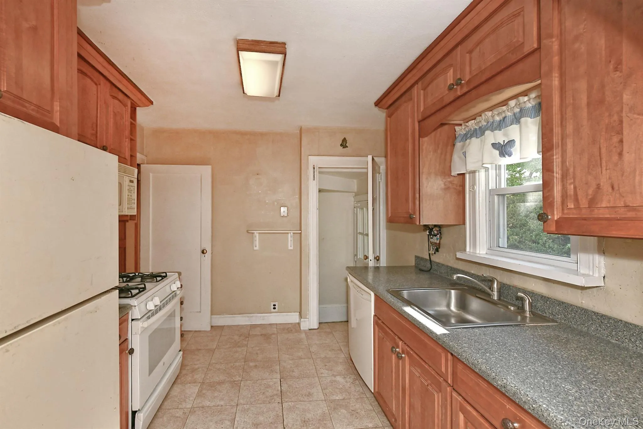 12 Hull Avenue, North Hempstead, NY, 5 Bedrooms Bedrooms, 7 Rooms Rooms,1 BathroomBathrooms,Residential,For Rent,Hull,0,1047936 12 Hull Avenue, North Hempstead, NY, 5 Bedrooms Bedrooms, 7 Rooms Rooms,1 BathroomBathrooms,Residential,For Rent,Hull,0,1047936