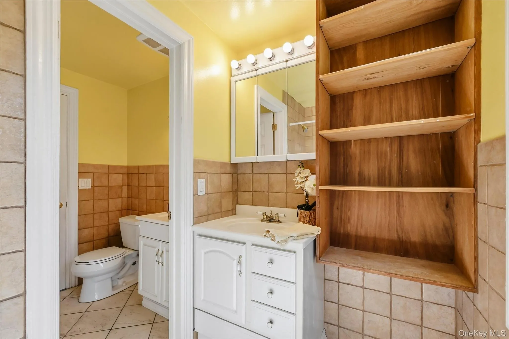 Additional storage and medicine cabinet for all your essentials Additional storage and medicine cabinet for all your essentials