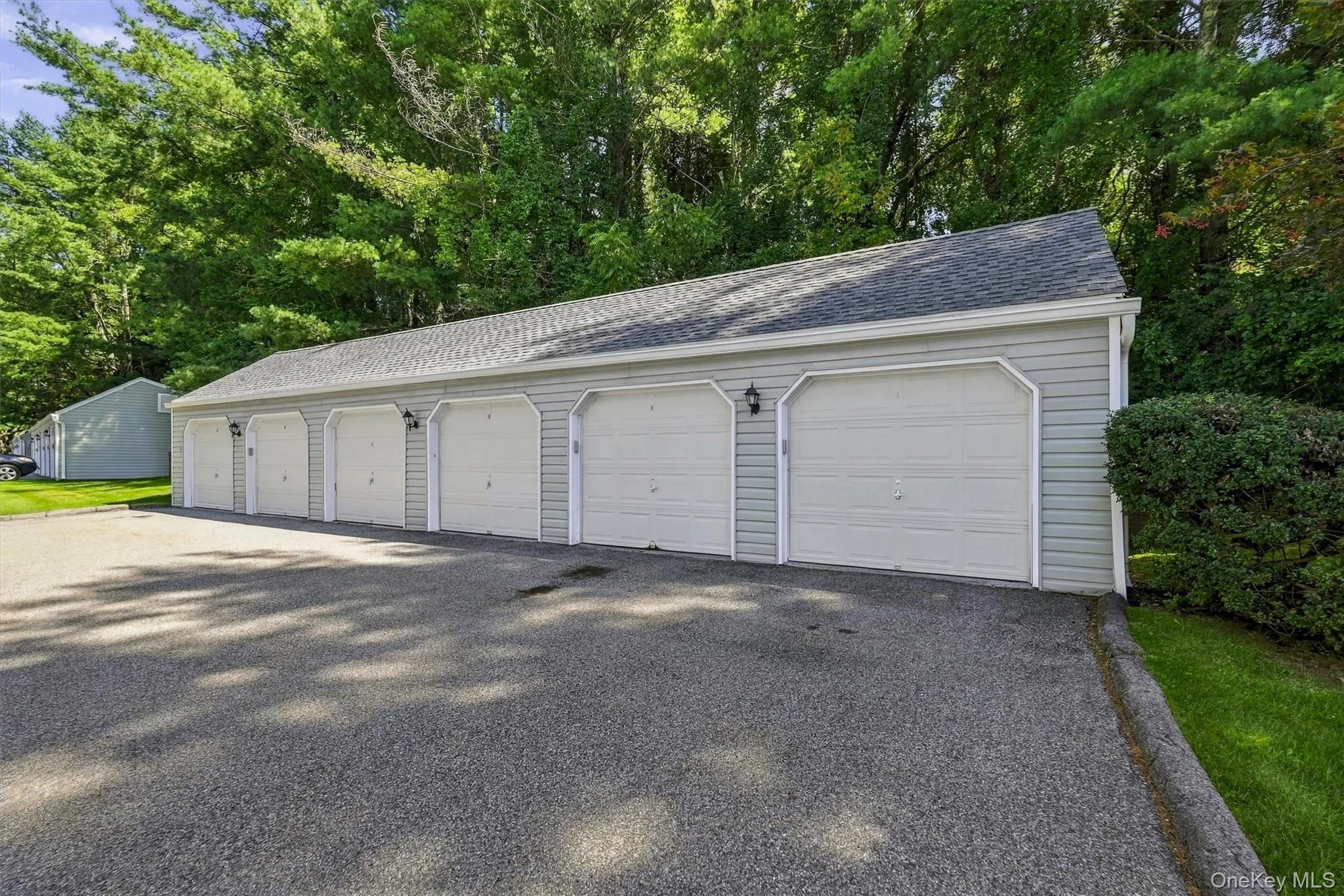 Nicely maintained detached garage Nicely maintained detached garage