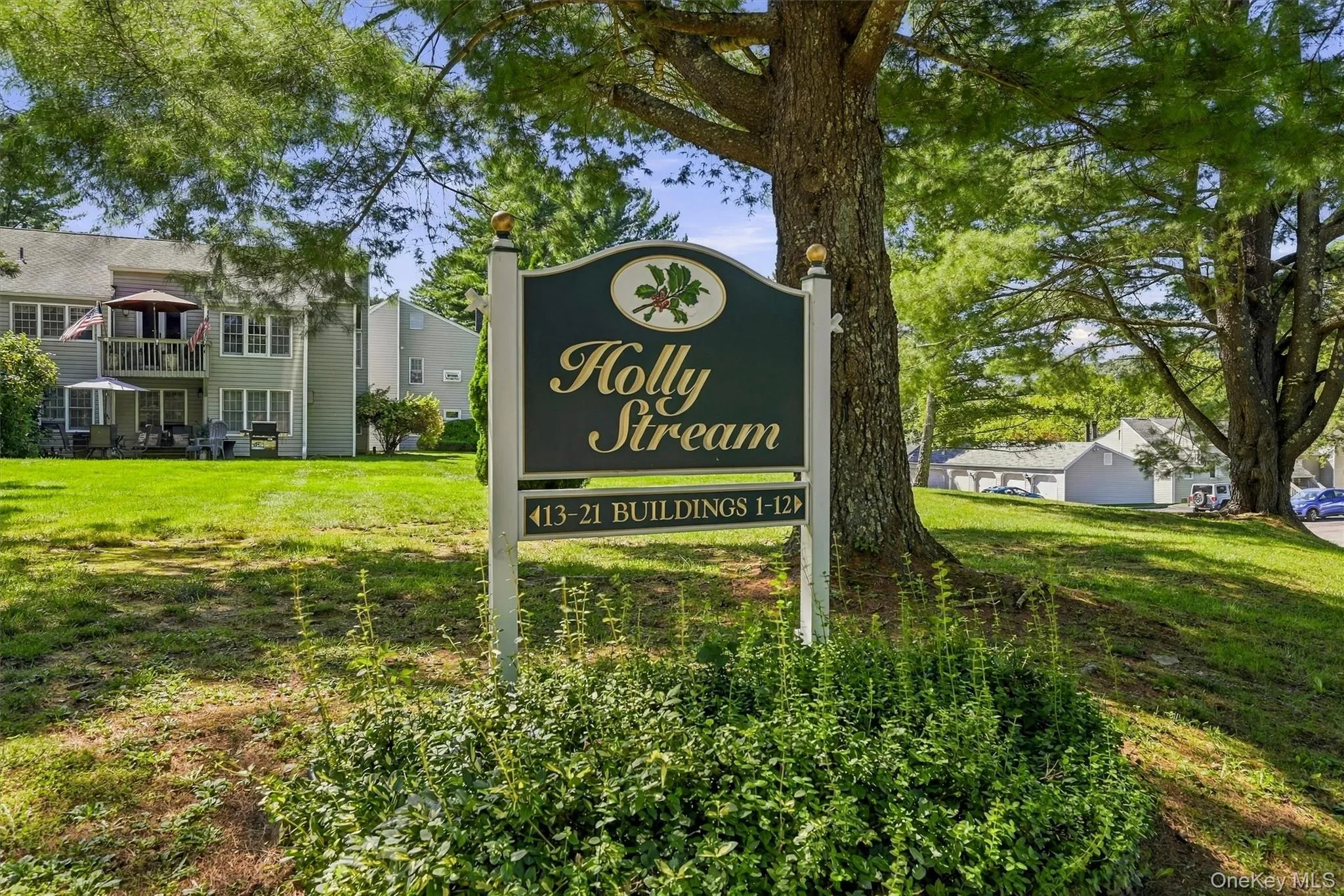 Welcome home to Holly Stream, a warm and inviting community! Welcome home to Holly Stream, a warm and inviting community!