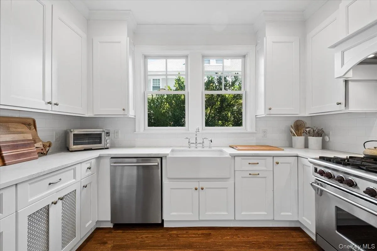 80 Argyll Avenue, New Rochelle, NY, 6 Bedrooms Bedrooms, 10 Rooms Rooms,2 BathroomsBathrooms,Residential,For Rent,Argyll,0,1047951 80 Argyll Avenue, New Rochelle, NY, 6 Bedrooms Bedrooms, 10 Rooms Rooms,2 BathroomsBathrooms,Residential,For Rent,Argyll,0,1047951