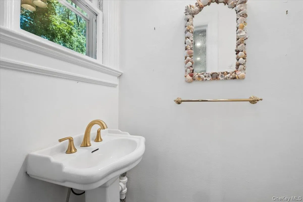 80 Argyll Avenue, New Rochelle, NY, 6 Bedrooms Bedrooms, 10 Rooms Rooms,2 BathroomsBathrooms,Residential,For Rent,Argyll,0,1047951 80 Argyll Avenue, New Rochelle, NY, 6 Bedrooms Bedrooms, 10 Rooms Rooms,2 BathroomsBathrooms,Residential,For Rent,Argyll,0,1047951