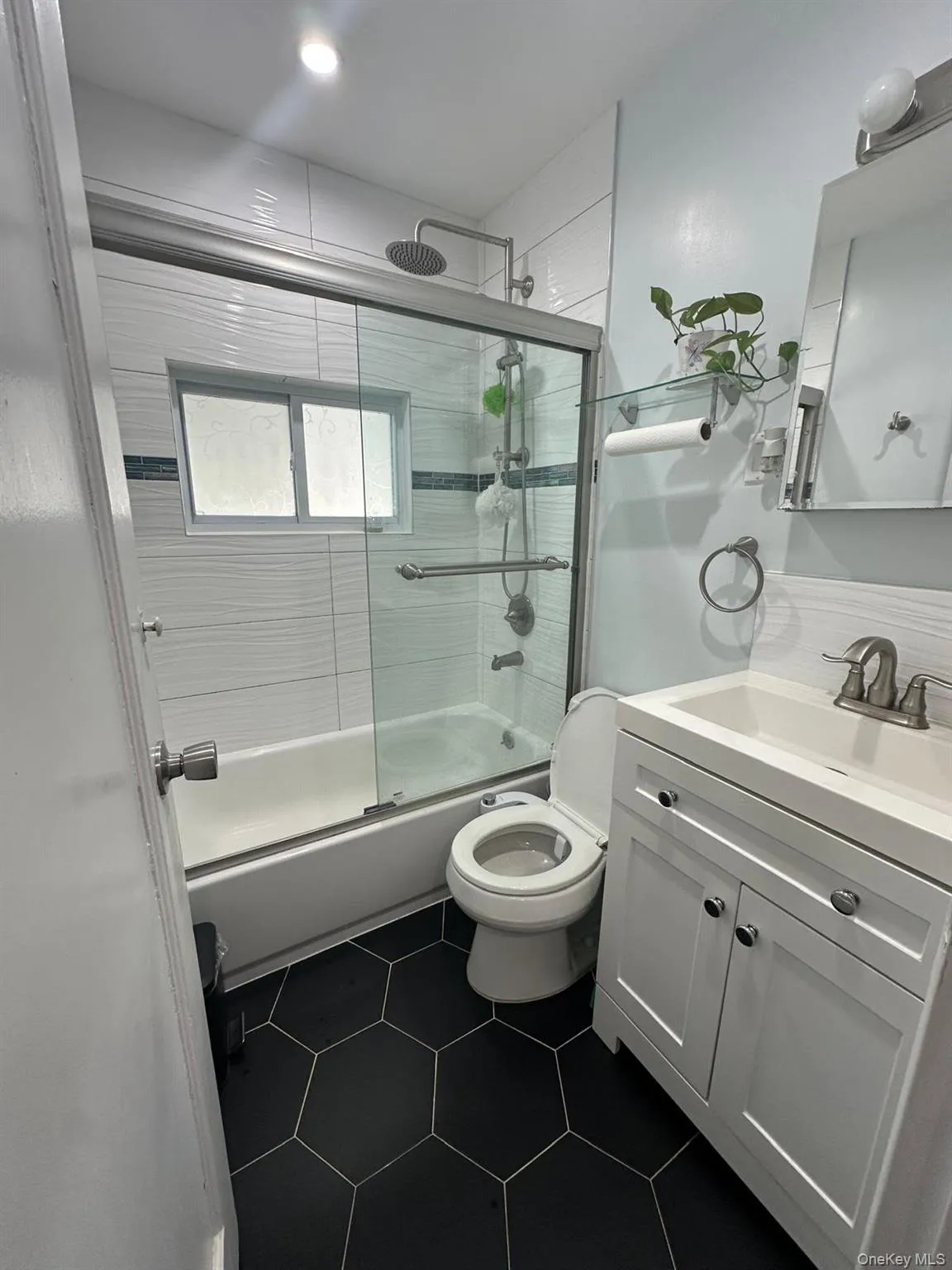 32 Terrace Place, Oyster Bay, NY, 4 Bedrooms Bedrooms, 10 Rooms Rooms,3 BathroomsBathrooms,Residential Lease,For Rent,Terrace,0,1047954 32 Terrace Place, Oyster Bay, NY, 4 Bedrooms Bedrooms, 10 Rooms Rooms,3 BathroomsBathrooms,Residential Lease,For Rent,Terrace,0,1047954