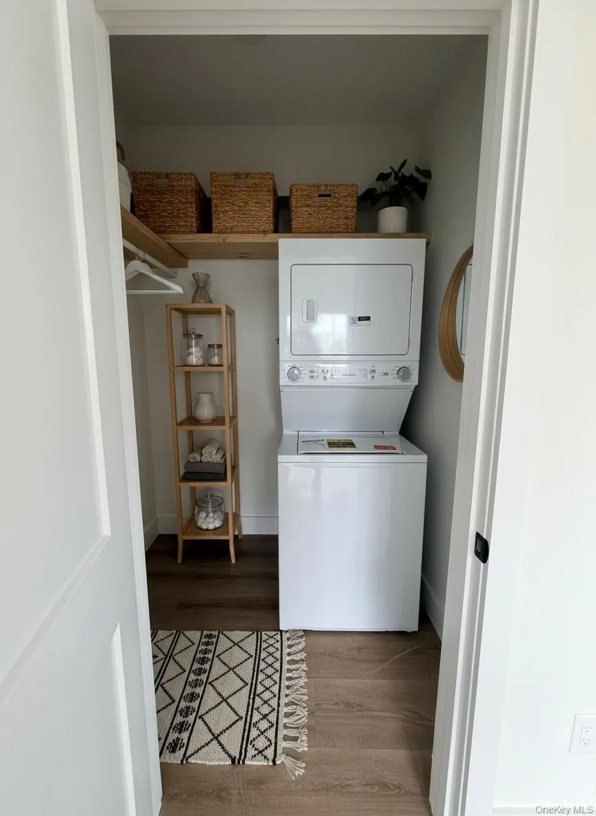 1220 Doges Prom, Babylon, NY, 1 Bedroom Bedrooms, 3 Room Rooms,1 BathroomBathrooms,Residential Lease,For Rent,Doges Prom,0,1047962 1220 Doges Prom, Babylon, NY, 1 Bedroom Bedrooms, 3 Room Rooms,1 BathroomBathrooms,Residential Lease,For Rent,Doges Prom,0,1047962