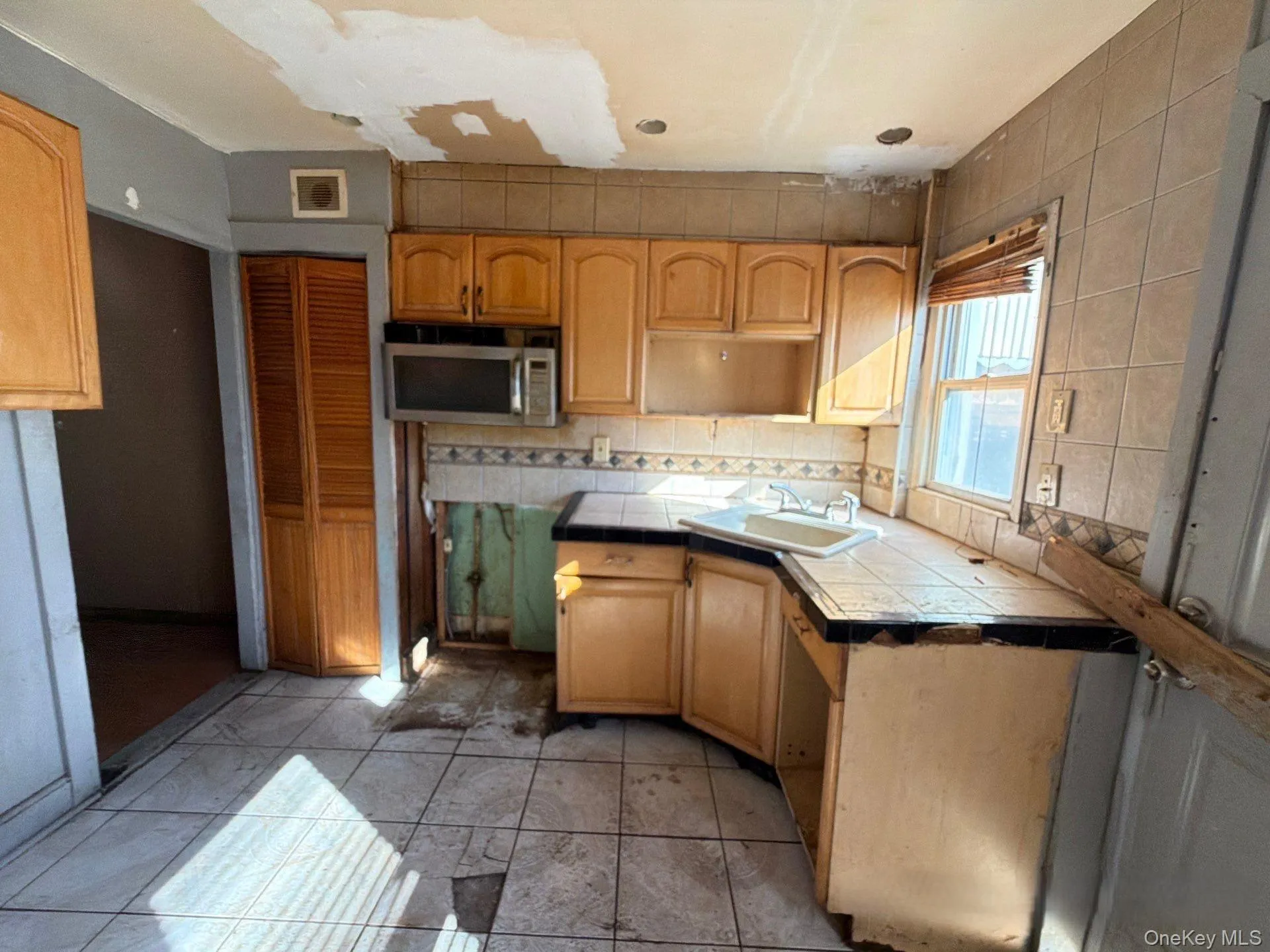118-19 152nd Street, New York, NY, 2 Bedrooms Bedrooms, 5 Rooms Rooms,1 BathroomBathrooms,Residential,For Rent,152nd,0,1047964 118-19 152nd Street, New York, NY, 2 Bedrooms Bedrooms, 5 Rooms Rooms,1 BathroomBathrooms,Residential,For Rent,152nd,0,1047964