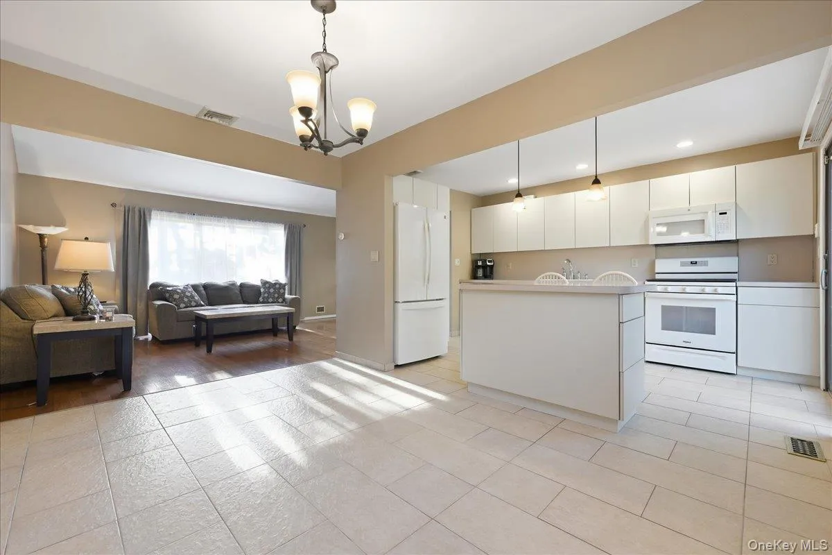 1420 Holiday Park Drive, Hempstead, NY, 4 Bedrooms Bedrooms, 8 Rooms Rooms,2 BathroomsBathrooms,Residential,For Rent,Holiday Park,0,1047968 1420 Holiday Park Drive, Hempstead, NY, 4 Bedrooms Bedrooms, 8 Rooms Rooms,2 BathroomsBathrooms,Residential,For Rent,Holiday Park,0,1047968