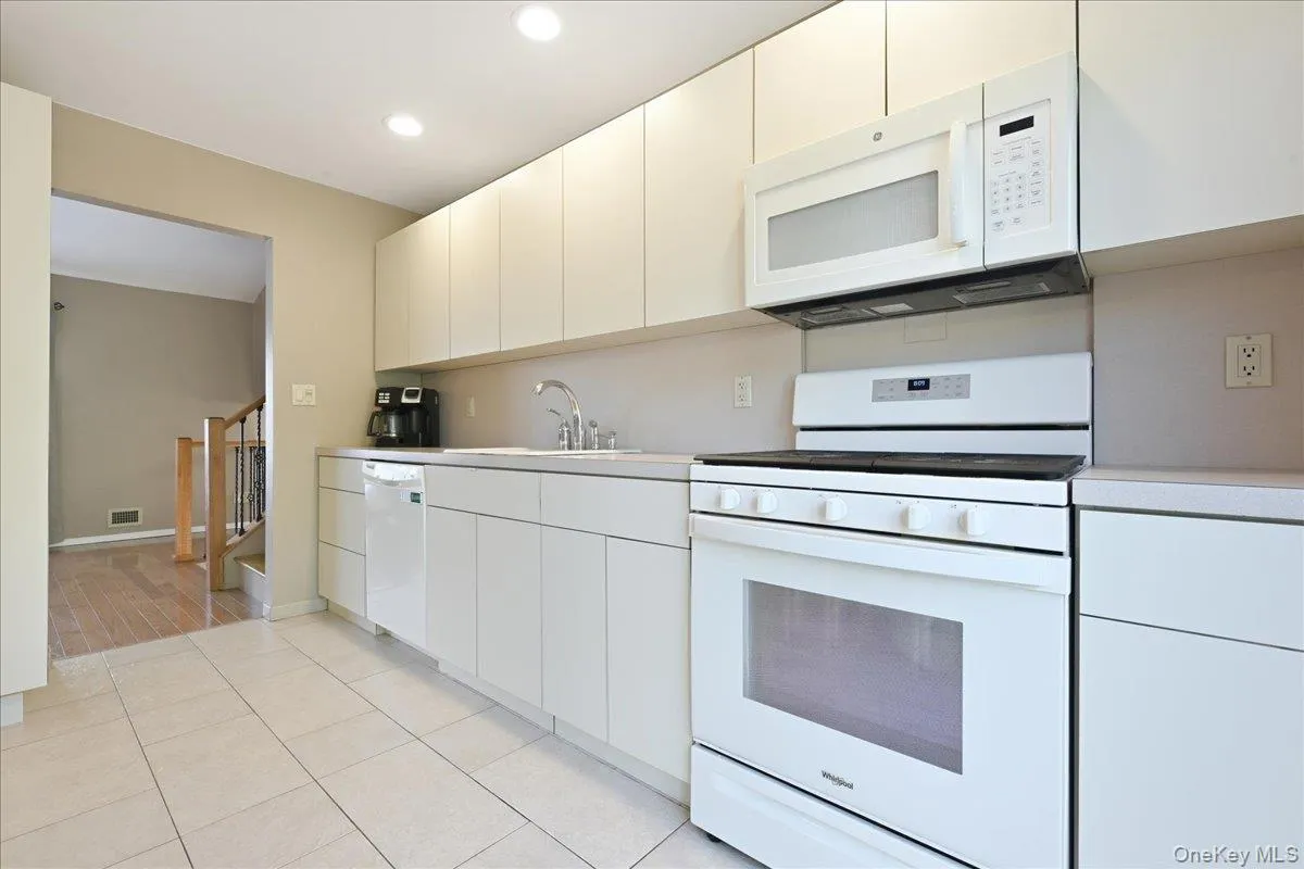 1420 Holiday Park Drive, Hempstead, NY, 4 Bedrooms Bedrooms, 8 Rooms Rooms,2 BathroomsBathrooms,Residential,For Rent,Holiday Park,0,1047968 1420 Holiday Park Drive, Hempstead, NY, 4 Bedrooms Bedrooms, 8 Rooms Rooms,2 BathroomsBathrooms,Residential,For Rent,Holiday Park,0,1047968