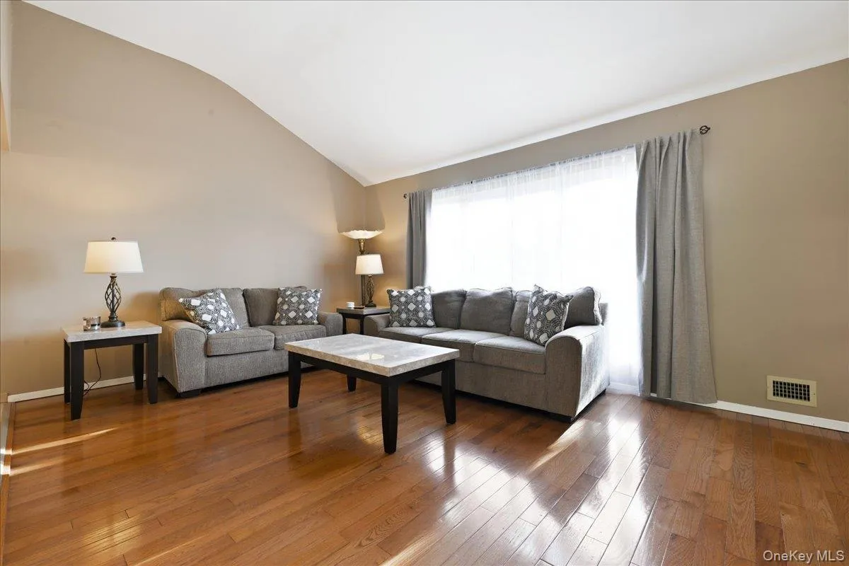 1420 Holiday Park Drive, Hempstead, NY, 4 Bedrooms Bedrooms, 8 Rooms Rooms,2 BathroomsBathrooms,Residential,For Rent,Holiday Park,0,1047968 1420 Holiday Park Drive, Hempstead, NY, 4 Bedrooms Bedrooms, 8 Rooms Rooms,2 BathroomsBathrooms,Residential,For Rent,Holiday Park,0,1047968