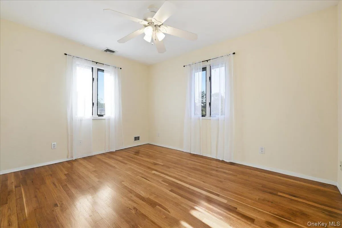 1420 Holiday Park Drive, Hempstead, NY, 4 Bedrooms Bedrooms, 8 Rooms Rooms,2 BathroomsBathrooms,Residential,For Rent,Holiday Park,0,1047968 1420 Holiday Park Drive, Hempstead, NY, 4 Bedrooms Bedrooms, 8 Rooms Rooms,2 BathroomsBathrooms,Residential,For Rent,Holiday Park,0,1047968