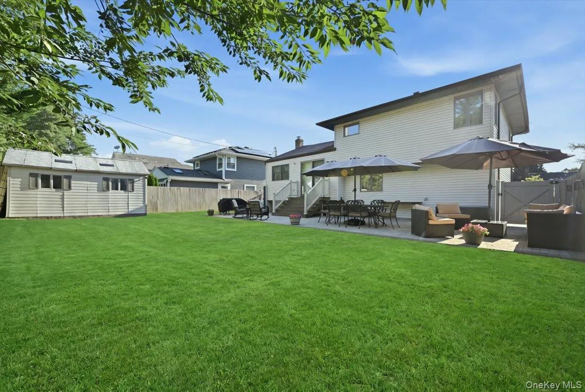 1420 Holiday Park Drive, Hempstead, NY, 4 Bedrooms Bedrooms, 8 Rooms Rooms,2 BathroomsBathrooms,Residential,For Rent,Holiday Park,0,1047968 1420 Holiday Park Drive, Hempstead, NY, 4 Bedrooms Bedrooms, 8 Rooms Rooms,2 BathroomsBathrooms,Residential,For Rent,Holiday Park,0,1047968