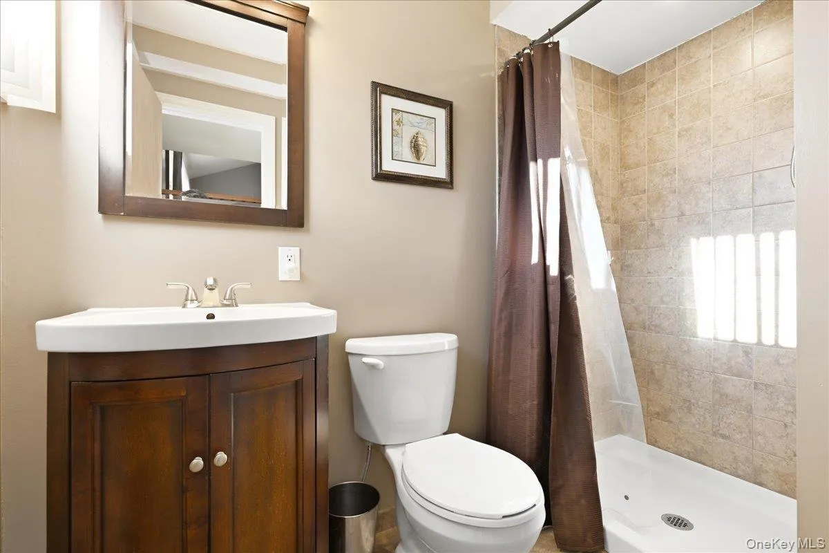 1420 Holiday Park Drive, Hempstead, NY, 4 Bedrooms Bedrooms, 8 Rooms Rooms,2 BathroomsBathrooms,Residential,For Rent,Holiday Park,0,1047968 1420 Holiday Park Drive, Hempstead, NY, 4 Bedrooms Bedrooms, 8 Rooms Rooms,2 BathroomsBathrooms,Residential,For Rent,Holiday Park,0,1047968