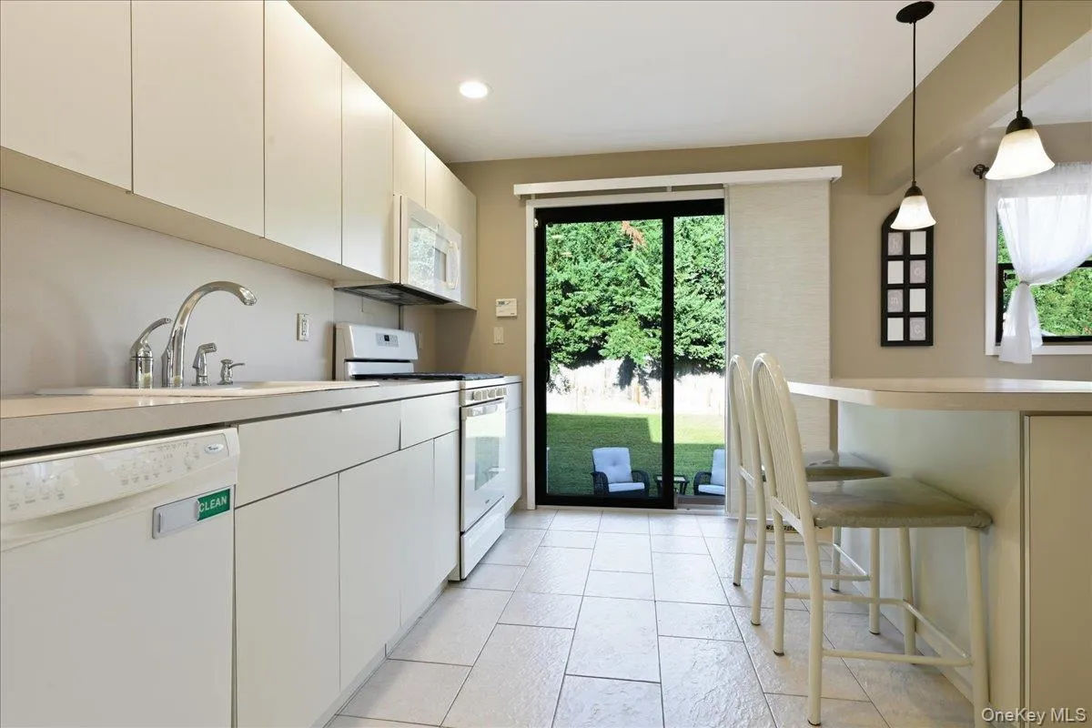 1420 Holiday Park Drive, Hempstead, NY, 4 Bedrooms Bedrooms, 8 Rooms Rooms,2 BathroomsBathrooms,Residential,For Rent,Holiday Park,0,1047968 1420 Holiday Park Drive, Hempstead, NY, 4 Bedrooms Bedrooms, 8 Rooms Rooms,2 BathroomsBathrooms,Residential,For Rent,Holiday Park,0,1047968