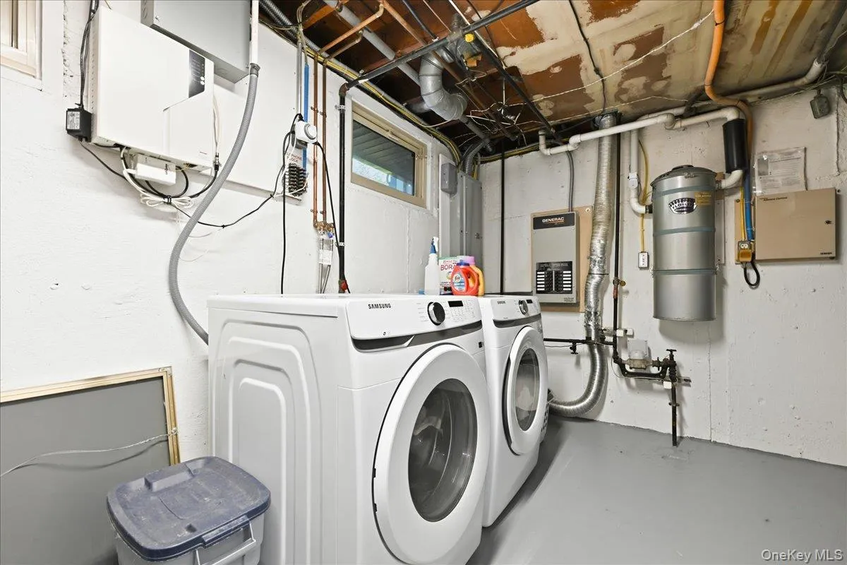 1420 Holiday Park Drive, Hempstead, NY, 4 Bedrooms Bedrooms, 8 Rooms Rooms,2 BathroomsBathrooms,Residential,For Rent,Holiday Park,0,1047968 1420 Holiday Park Drive, Hempstead, NY, 4 Bedrooms Bedrooms, 8 Rooms Rooms,2 BathroomsBathrooms,Residential,For Rent,Holiday Park,0,1047968