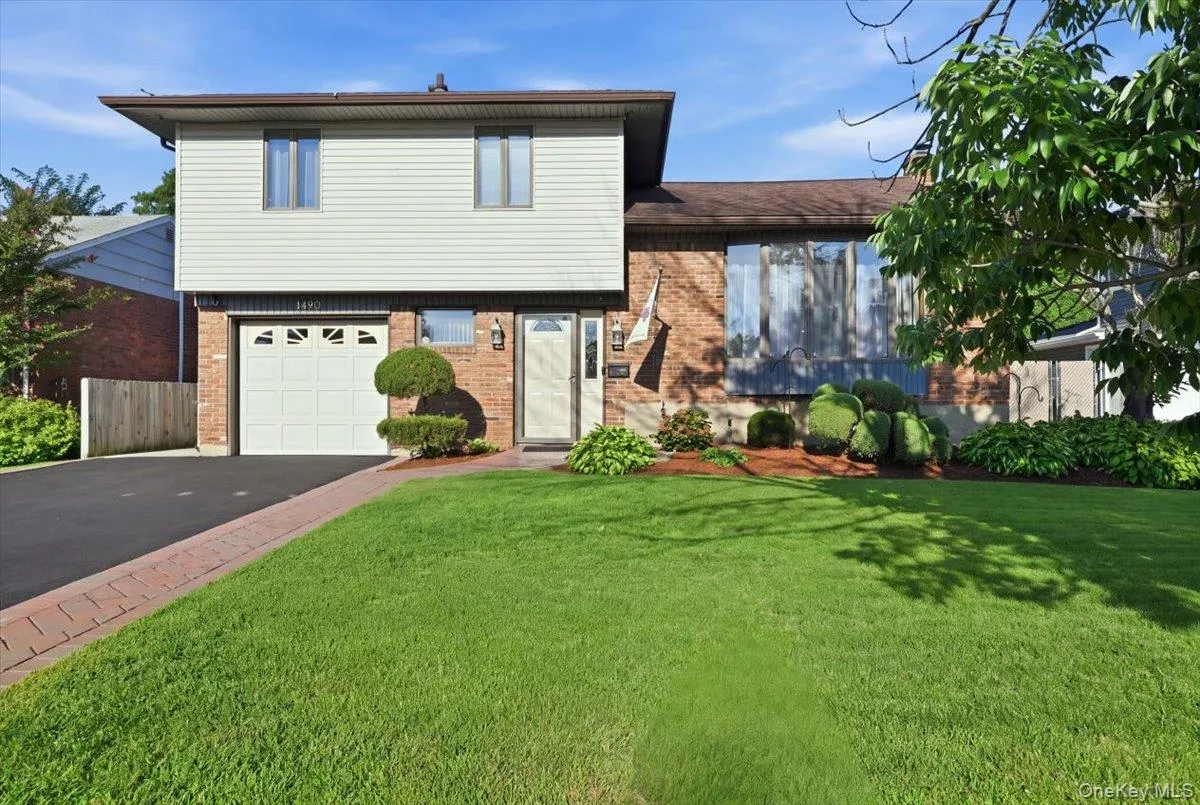 1420 Holiday Park Drive, Hempstead, NY, 4 Bedrooms Bedrooms, 8 Rooms Rooms,2 BathroomsBathrooms,Residential,For Rent,Holiday Park,0,1047968 1420 Holiday Park Drive, Hempstead, NY, 4 Bedrooms Bedrooms, 8 Rooms Rooms,2 BathroomsBathrooms,Residential,For Rent,Holiday Park,0,1047968