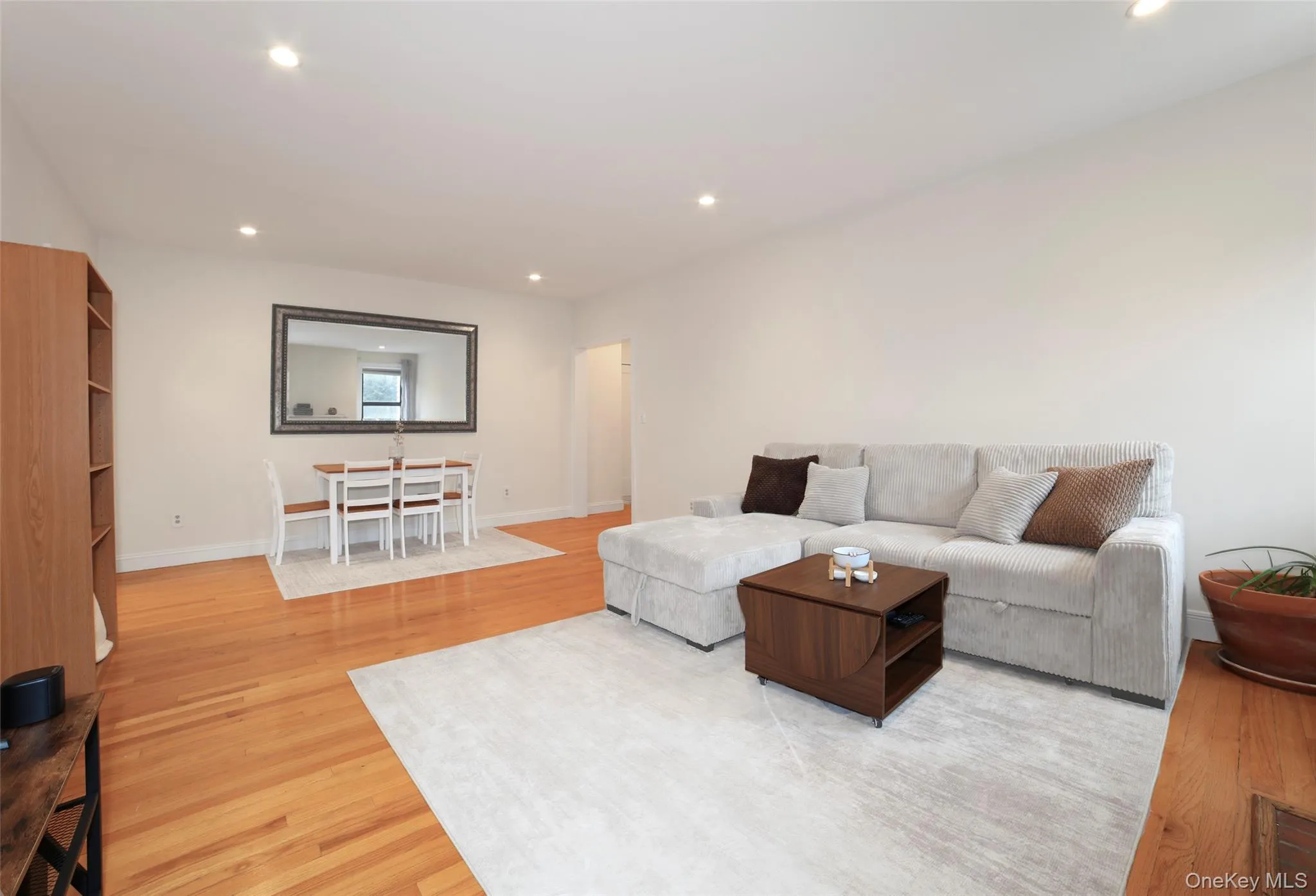 68 Hartsdale Avenue, Greenburgh, NY, 1 Bedroom Bedrooms, 4 Rooms Rooms,1 BathroomBathrooms,Residential,For Rent,Hartsdale,0,1047970 68 Hartsdale Avenue, Greenburgh, NY, 1 Bedroom Bedrooms, 4 Rooms Rooms,1 BathroomBathrooms,Residential,For Rent,Hartsdale,0,1047970