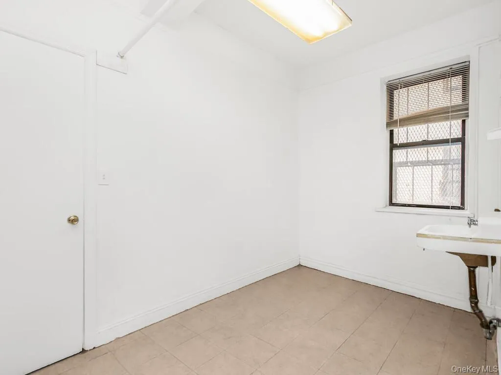 860 Grand Concourse, New York, NY, 4 Bedrooms Bedrooms, 5 Rooms Rooms,1 BathroomBathrooms,Residential,For Rent,Grand Concourse,0,1047971 860 Grand Concourse, New York, NY, 4 Bedrooms Bedrooms, 5 Rooms Rooms,1 BathroomBathrooms,Residential,For Rent,Grand Concourse,0,1047971