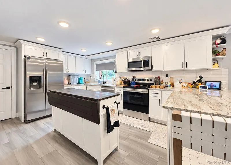 76 Corbin Avenue, Brookhaven, NY, 5 Bedrooms Bedrooms, 10 Rooms Rooms,3 BathroomsBathrooms,Residential,For Rent,Corbin,0,1047973 76 Corbin Avenue, Brookhaven, NY, 5 Bedrooms Bedrooms, 10 Rooms Rooms,3 BathroomsBathrooms,Residential,For Rent,Corbin,0,1047973