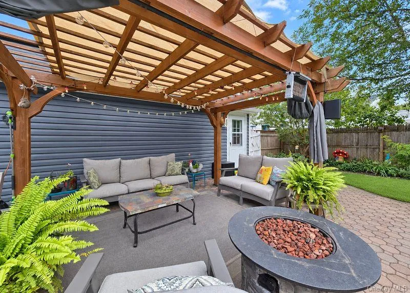 76 Corbin Avenue, Brookhaven, NY, 5 Bedrooms Bedrooms, 10 Rooms Rooms,3 BathroomsBathrooms,Residential,For Rent,Corbin,0,1047973 76 Corbin Avenue, Brookhaven, NY, 5 Bedrooms Bedrooms, 10 Rooms Rooms,3 BathroomsBathrooms,Residential,For Rent,Corbin,0,1047973