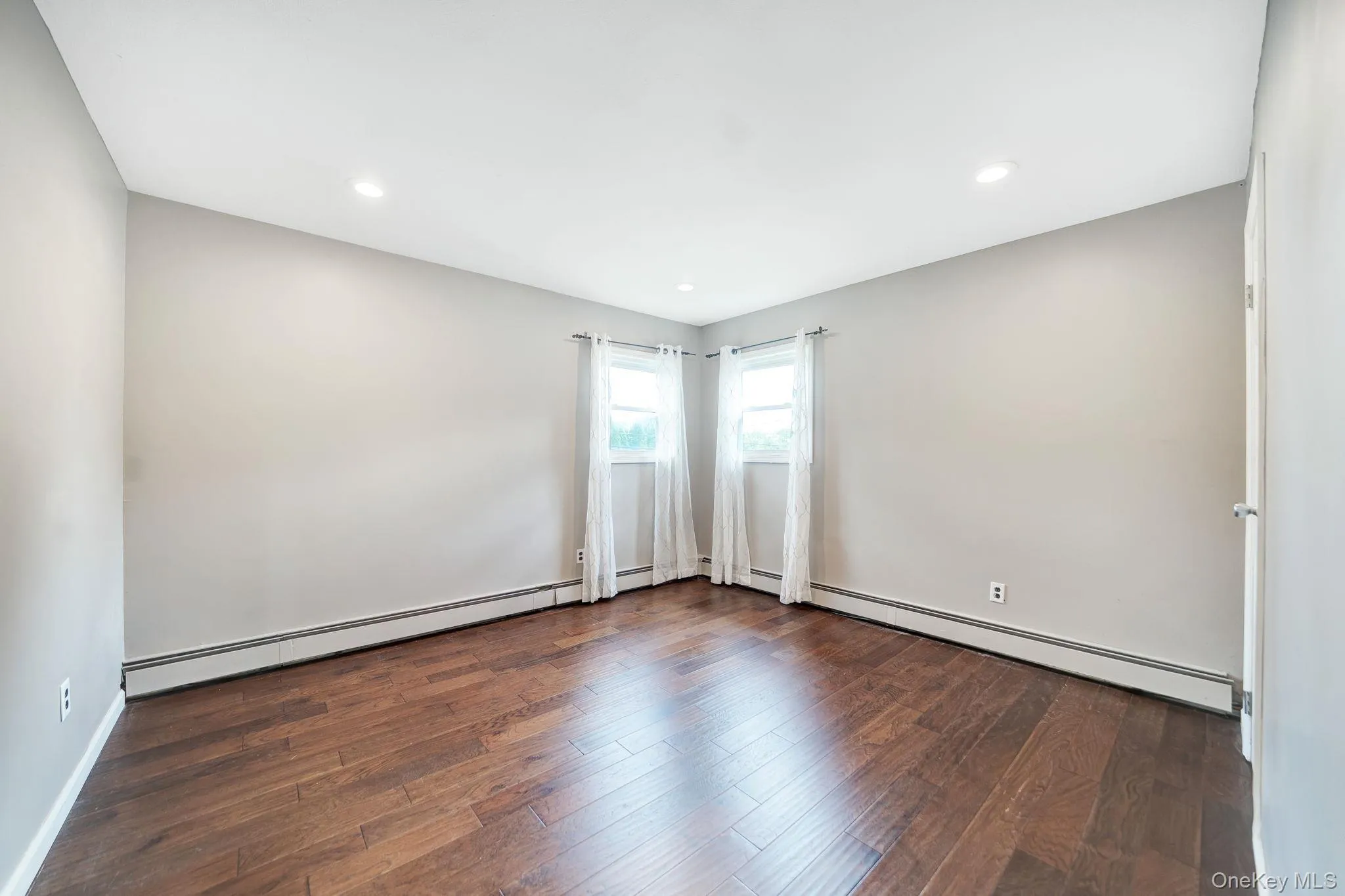 285 Oak Street, Oyster Bay, NY, 4 Bedrooms Bedrooms, 8 Rooms Rooms,2 BathroomsBathrooms,Residential,For Rent,Oak,0,1047976 285 Oak Street, Oyster Bay, NY, 4 Bedrooms Bedrooms, 8 Rooms Rooms,2 BathroomsBathrooms,Residential,For Rent,Oak,0,1047976