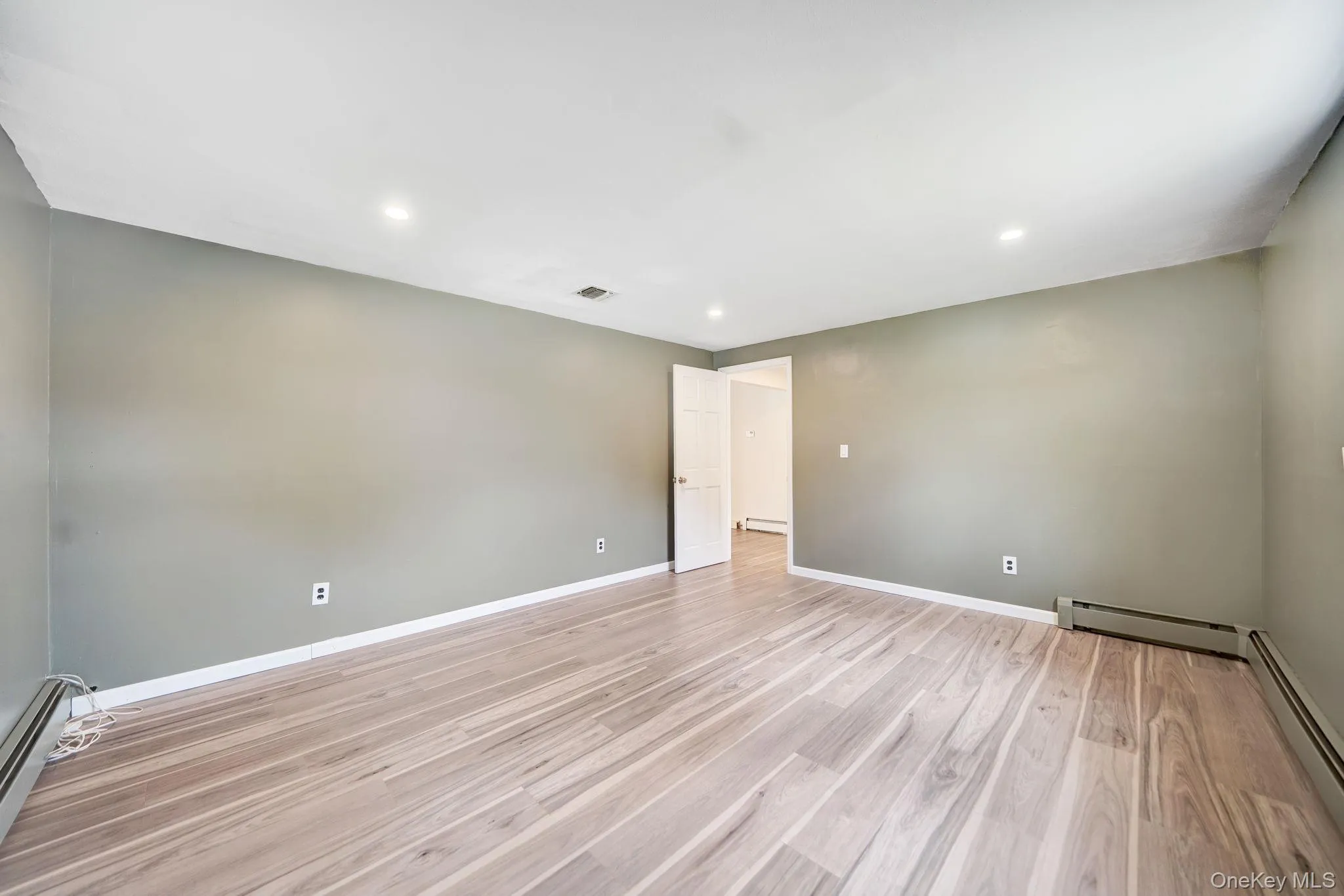 285 Oak Street, Oyster Bay, NY, 4 Bedrooms Bedrooms, 8 Rooms Rooms,2 BathroomsBathrooms,Residential,For Rent,Oak,0,1047976 285 Oak Street, Oyster Bay, NY, 4 Bedrooms Bedrooms, 8 Rooms Rooms,2 BathroomsBathrooms,Residential,For Rent,Oak,0,1047976