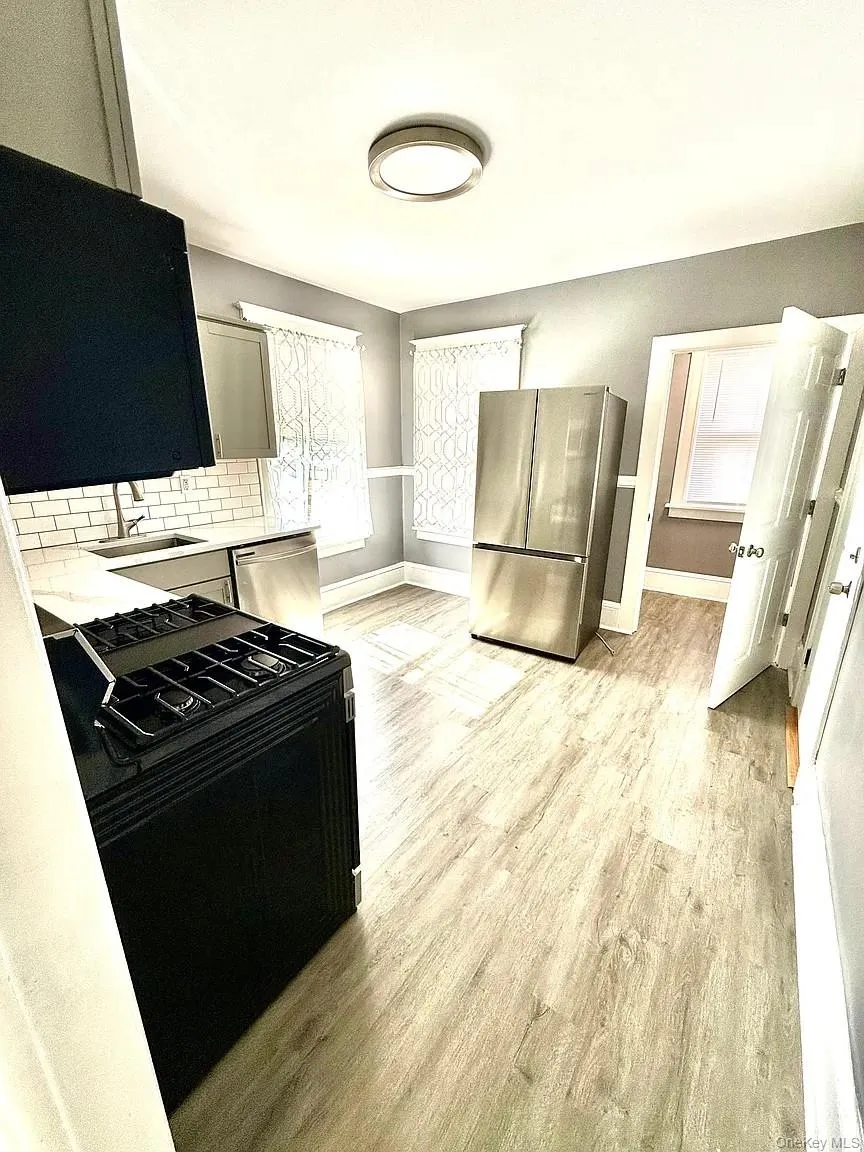30 Manitou Avenue, Poughkeepsie, NY, 2 Bedrooms Bedrooms, 6 Rooms Rooms,1 BathroomBathrooms,Residential Lease,For Rent,Manitou,0,1047985 30 Manitou Avenue, Poughkeepsie, NY, 2 Bedrooms Bedrooms, 6 Rooms Rooms,1 BathroomBathrooms,Residential Lease,For Rent,Manitou,0,1047985