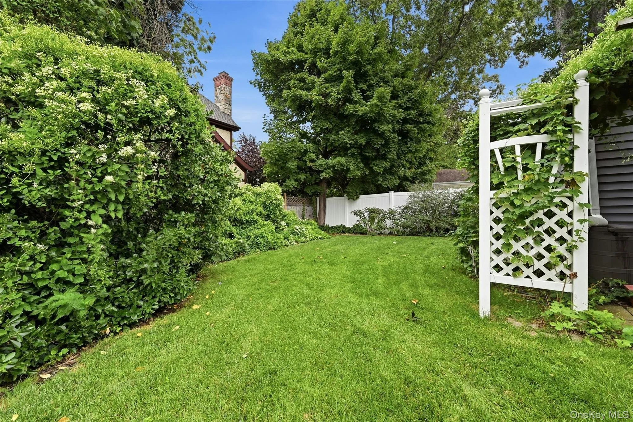 Private Lush Gardens Private Lush Gardens