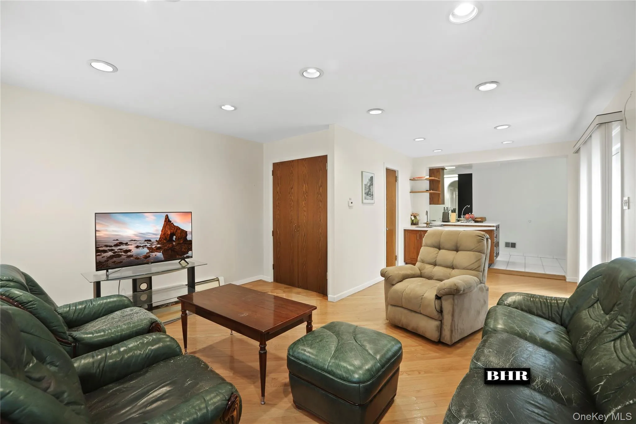 272 Exeter Street, New York, NY, 3 Bedrooms Bedrooms, 8 Rooms Rooms,4 BathroomsBathrooms,Residential,For Rent,Exeter,0,1047990 272 Exeter Street, New York, NY, 3 Bedrooms Bedrooms, 8 Rooms Rooms,4 BathroomsBathrooms,Residential,For Rent,Exeter,0,1047990