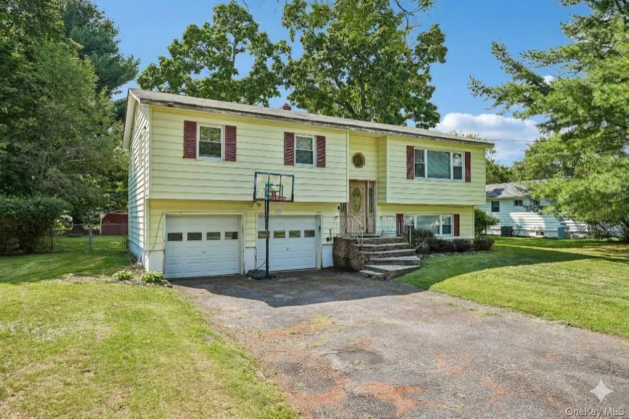 8 Townsend Place, Chester Town, NY, 4 Bedrooms Bedrooms, 9 Rooms Rooms,2 BathroomsBathrooms,Residential,For Rent,Townsend,0,1047996 8 Townsend Place, Chester Town, NY, 4 Bedrooms Bedrooms, 9 Rooms Rooms,2 BathroomsBathrooms,Residential,For Rent,Townsend,0,1047996