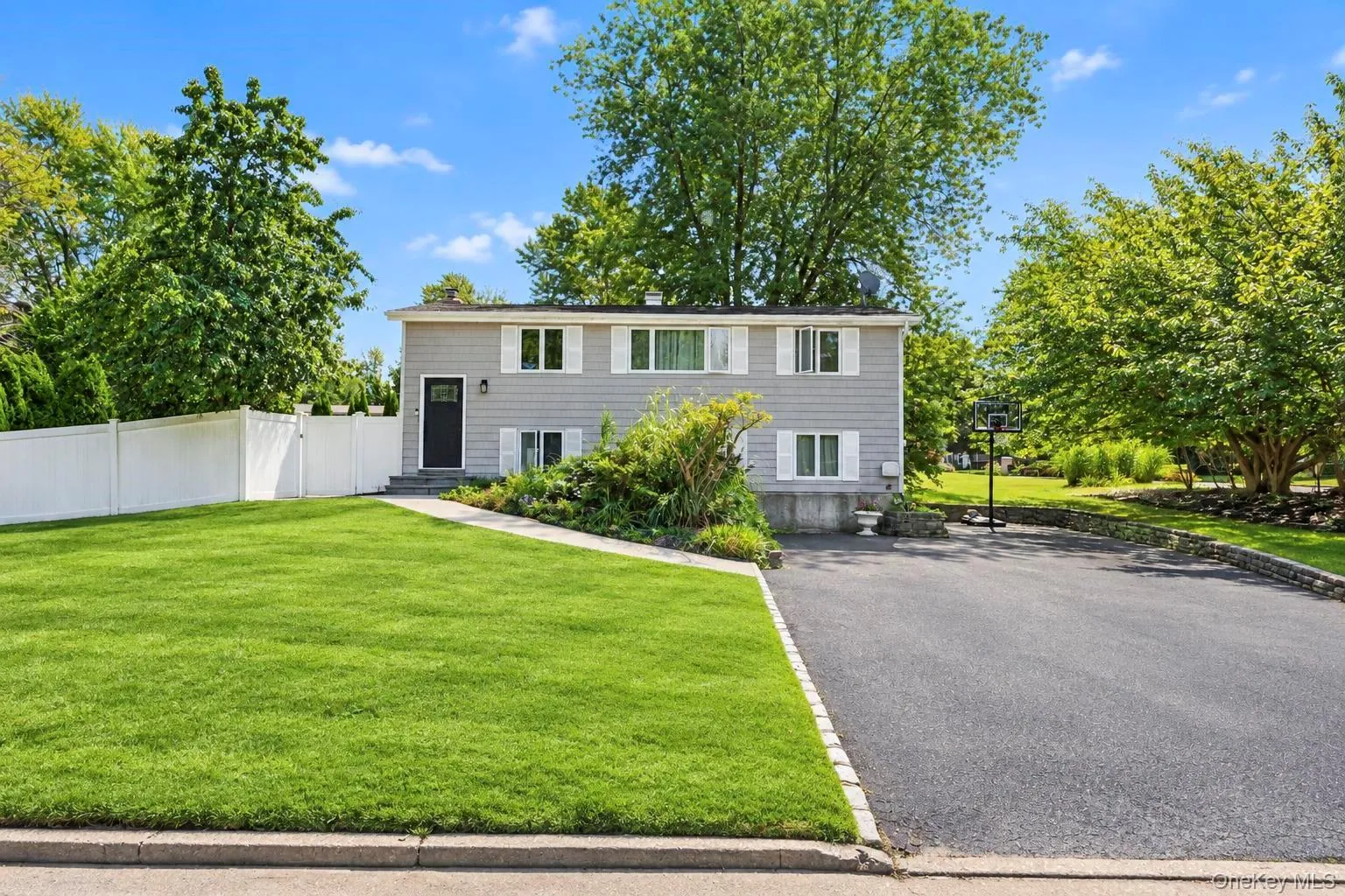 19 Badger Lane, Brookhaven, NY, 4 Bedrooms Bedrooms, 8 Rooms Rooms,1 BathroomBathrooms,Residential,For Rent,Badger,0,1048007 19 Badger Lane, Brookhaven, NY, 4 Bedrooms Bedrooms, 8 Rooms Rooms,1 BathroomBathrooms,Residential,For Rent,Badger,0,1048007