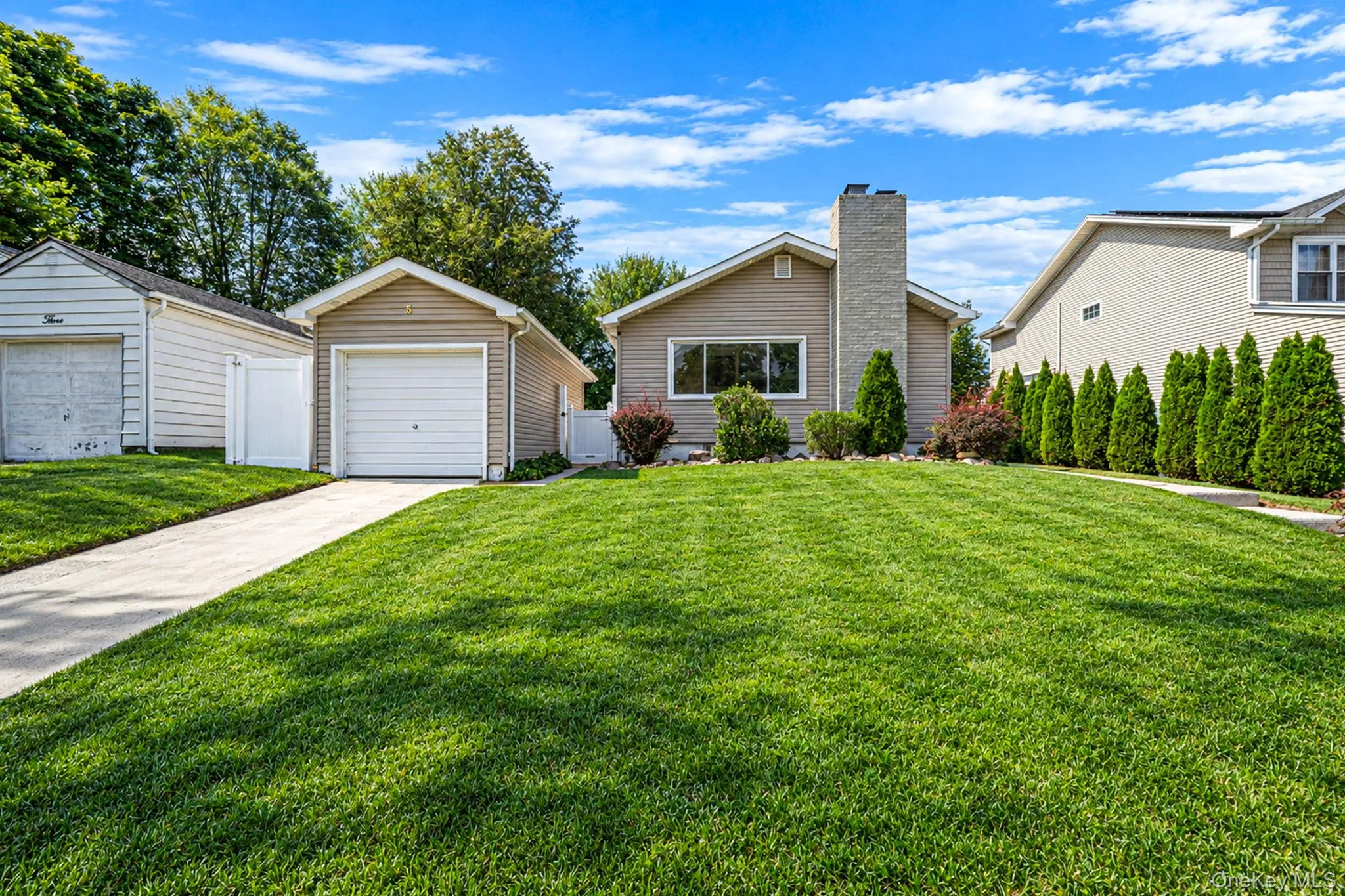 5 Willets Drive, Oyster Bay, NY, 3 Bedrooms Bedrooms, 9 Rooms Rooms,3 BathroomsBathrooms,Residential,For Rent,Willets,0,1048009 5 Willets Drive, Oyster Bay, NY, 3 Bedrooms Bedrooms, 9 Rooms Rooms,3 BathroomsBathrooms,Residential,For Rent,Willets,0,1048009