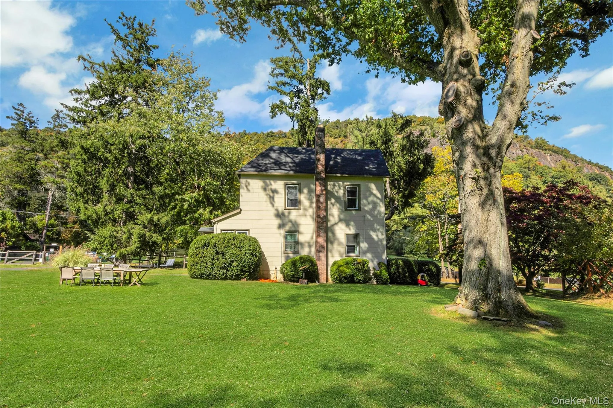 115 Larchdale Avenue, Clarkstown, NY, 3 Bedrooms Bedrooms, 7 Rooms Rooms,2 BathroomsBathrooms,Residential Lease,For Rent,Larchdale,0,1048011 115 Larchdale Avenue, Clarkstown, NY, 3 Bedrooms Bedrooms, 7 Rooms Rooms,2 BathroomsBathrooms,Residential Lease,For Rent,Larchdale,0,1048011