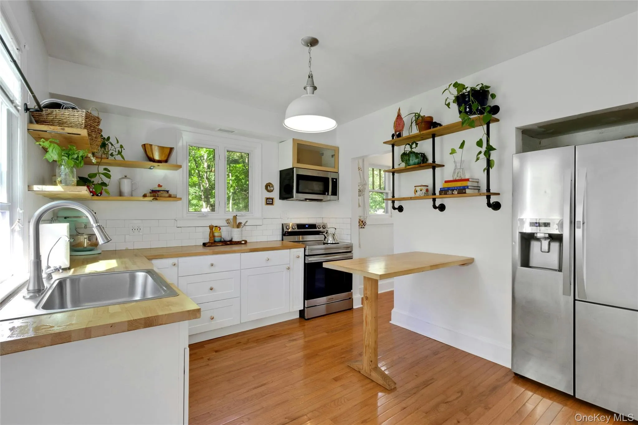 115 Larchdale Avenue, Clarkstown, NY, 3 Bedrooms Bedrooms, 7 Rooms Rooms,2 BathroomsBathrooms,Residential Lease,For Rent,Larchdale,0,1048011 115 Larchdale Avenue, Clarkstown, NY, 3 Bedrooms Bedrooms, 7 Rooms Rooms,2 BathroomsBathrooms,Residential Lease,For Rent,Larchdale,0,1048011