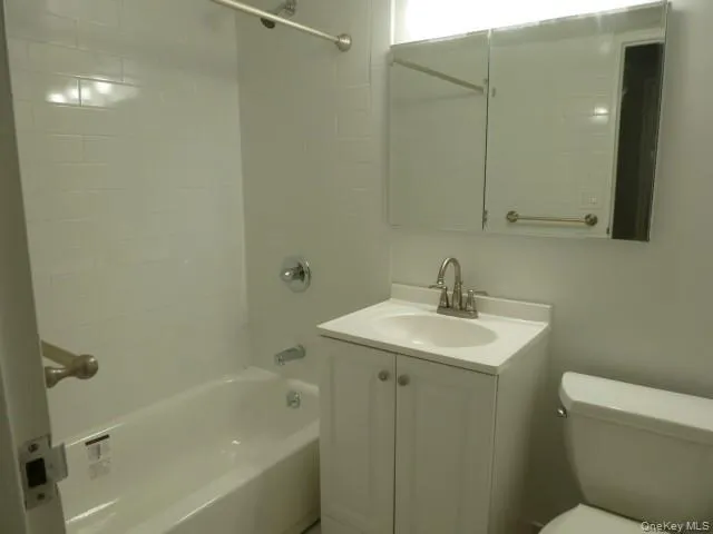 416 Benedict Avenue, Greenburgh, NY, 2 Bedrooms Bedrooms, 4 Rooms Rooms,1 BathroomBathrooms,Residential Lease,For Rent,Benedict,0,1048012 416 Benedict Avenue, Greenburgh, NY, 2 Bedrooms Bedrooms, 4 Rooms Rooms,1 BathroomBathrooms,Residential Lease,For Rent,Benedict,0,1048012