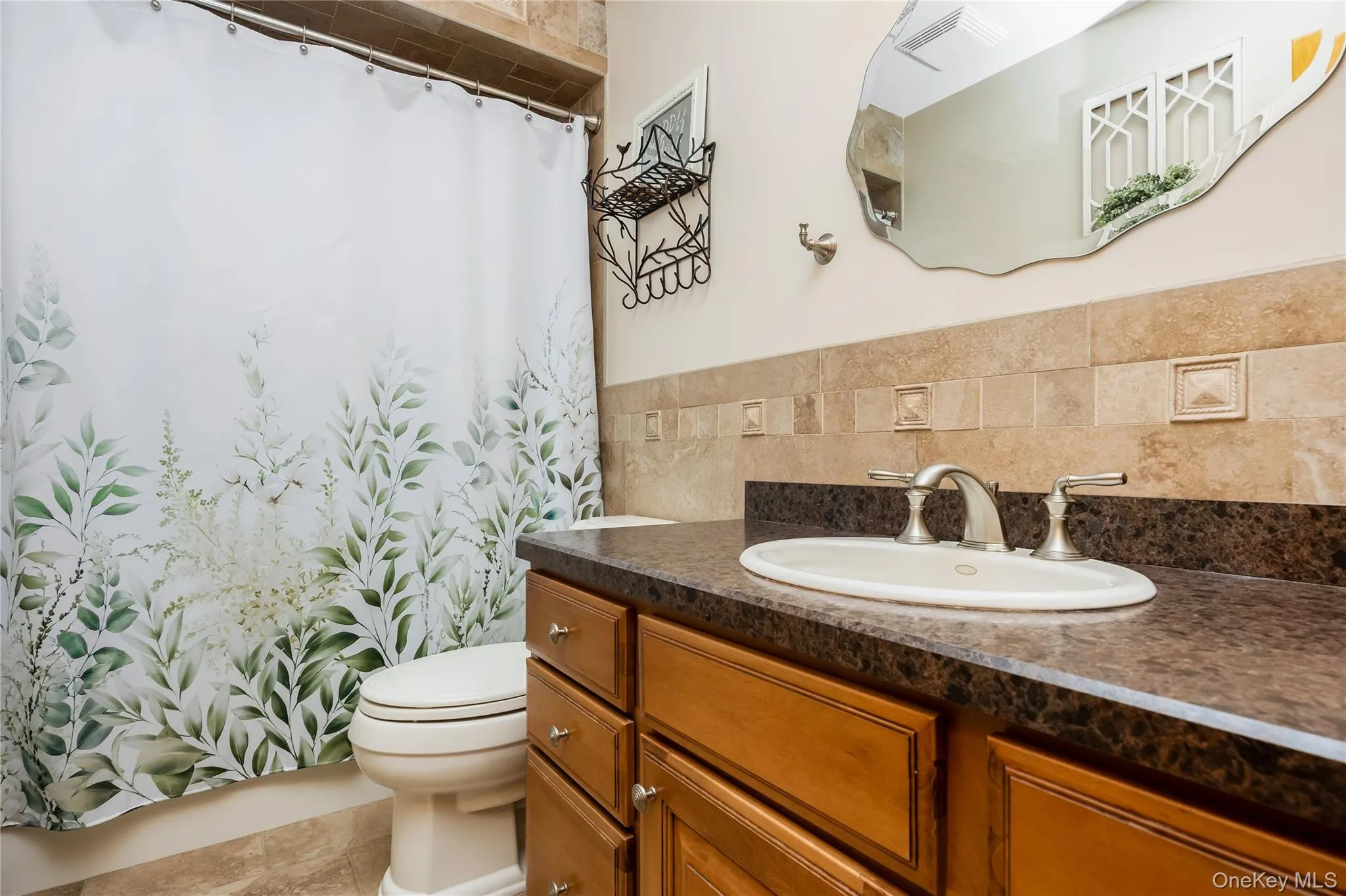 60 Jaycox Avenue, Islip, NY, 4 Bedrooms Bedrooms, 8 Rooms Rooms,2 BathroomsBathrooms,Residential,For Rent,Jaycox,0,1048018 60 Jaycox Avenue, Islip, NY, 4 Bedrooms Bedrooms, 8 Rooms Rooms,2 BathroomsBathrooms,Residential,For Rent,Jaycox,0,1048018