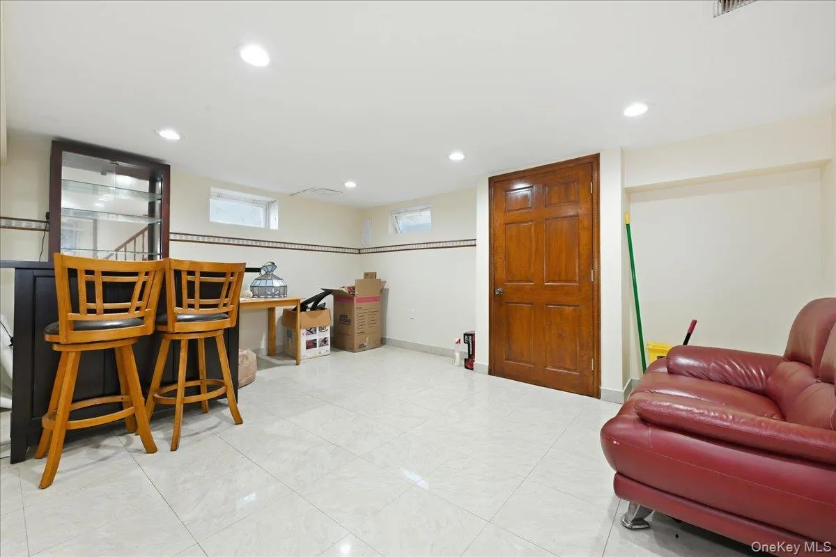 201 Glenmore Street, North Hempstead, NY, 3 Bedrooms Bedrooms, 7 Rooms Rooms,1 BathroomBathrooms,Residential Lease,For Rent,Glenmore,0,1048020 201 Glenmore Street, North Hempstead, NY, 3 Bedrooms Bedrooms, 7 Rooms Rooms,1 BathroomBathrooms,Residential Lease,For Rent,Glenmore,0,1048020
