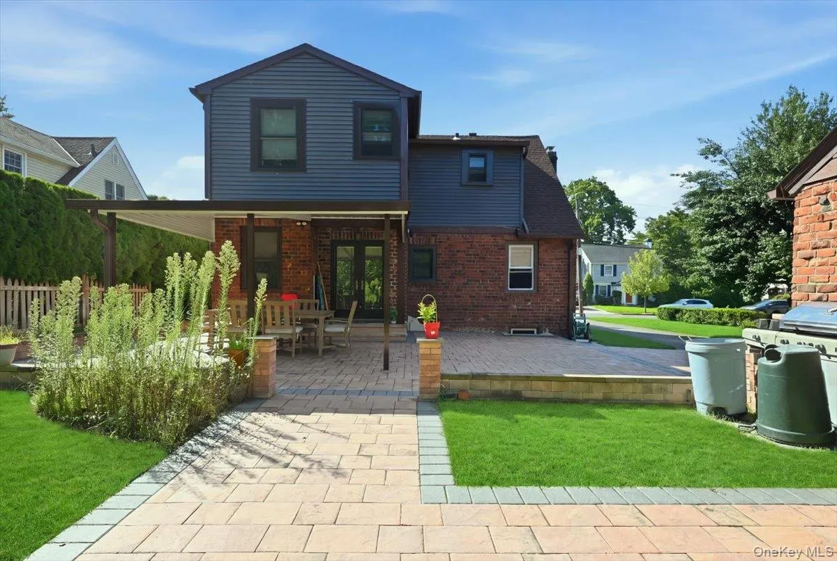 201 Glenmore Street, North Hempstead, NY, 3 Bedrooms Bedrooms, 7 Rooms Rooms,1 BathroomBathrooms,Residential Lease,For Rent,Glenmore,0,1048020 201 Glenmore Street, North Hempstead, NY, 3 Bedrooms Bedrooms, 7 Rooms Rooms,1 BathroomBathrooms,Residential Lease,For Rent,Glenmore,0,1048020
