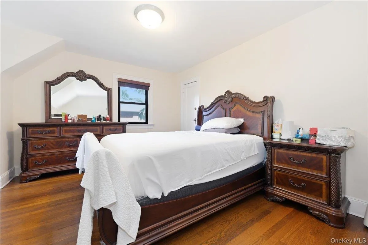 201 Glenmore Street, North Hempstead, NY, 3 Bedrooms Bedrooms, 7 Rooms Rooms,1 BathroomBathrooms,Residential Lease,For Rent,Glenmore,0,1048020 201 Glenmore Street, North Hempstead, NY, 3 Bedrooms Bedrooms, 7 Rooms Rooms,1 BathroomBathrooms,Residential Lease,For Rent,Glenmore,0,1048020