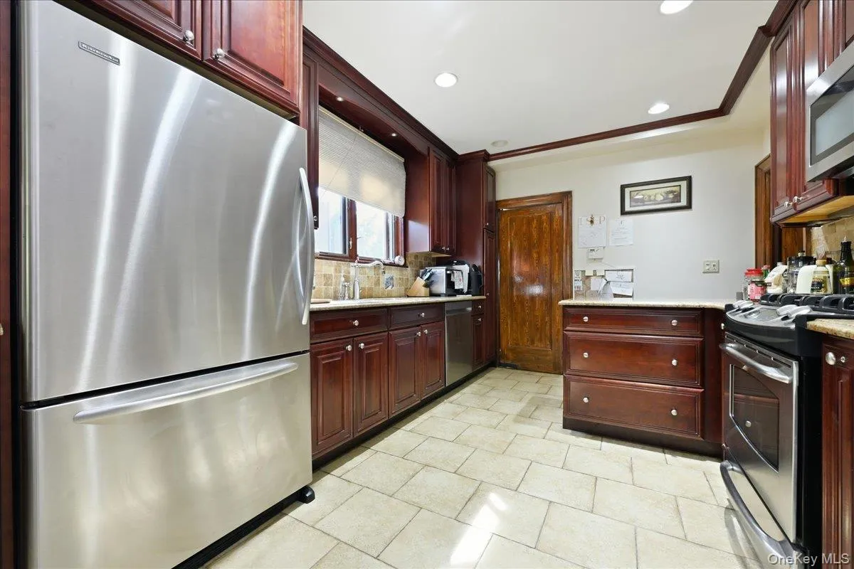 201 Glenmore Street, North Hempstead, NY, 3 Bedrooms Bedrooms, 7 Rooms Rooms,1 BathroomBathrooms,Residential Lease,For Rent,Glenmore,0,1048020 201 Glenmore Street, North Hempstead, NY, 3 Bedrooms Bedrooms, 7 Rooms Rooms,1 BathroomBathrooms,Residential Lease,For Rent,Glenmore,0,1048020