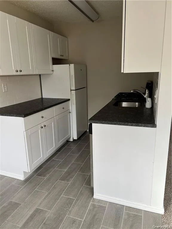 1502 Barclay Manor, Newburgh (town), NY, 1 Bedroom Bedrooms, 3 Rooms Rooms,1 BathroomBathrooms,Residential Lease,For Rent,Barclay,0,1048024 1502 Barclay Manor, Newburgh (town), NY, 1 Bedroom Bedrooms, 3 Rooms Rooms,1 BathroomBathrooms,Residential Lease,For Rent,Barclay,0,1048024