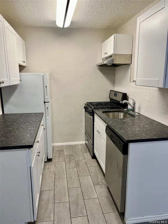 1502 Barclay Manor, Newburgh (town), NY, 1 Bedroom Bedrooms, 3 Rooms Rooms,1 BathroomBathrooms,Residential Lease,For Rent,Barclay,0,1048024 1502 Barclay Manor, Newburgh (town), NY, 1 Bedroom Bedrooms, 3 Rooms Rooms,1 BathroomBathrooms,Residential Lease,For Rent,Barclay,0,1048024