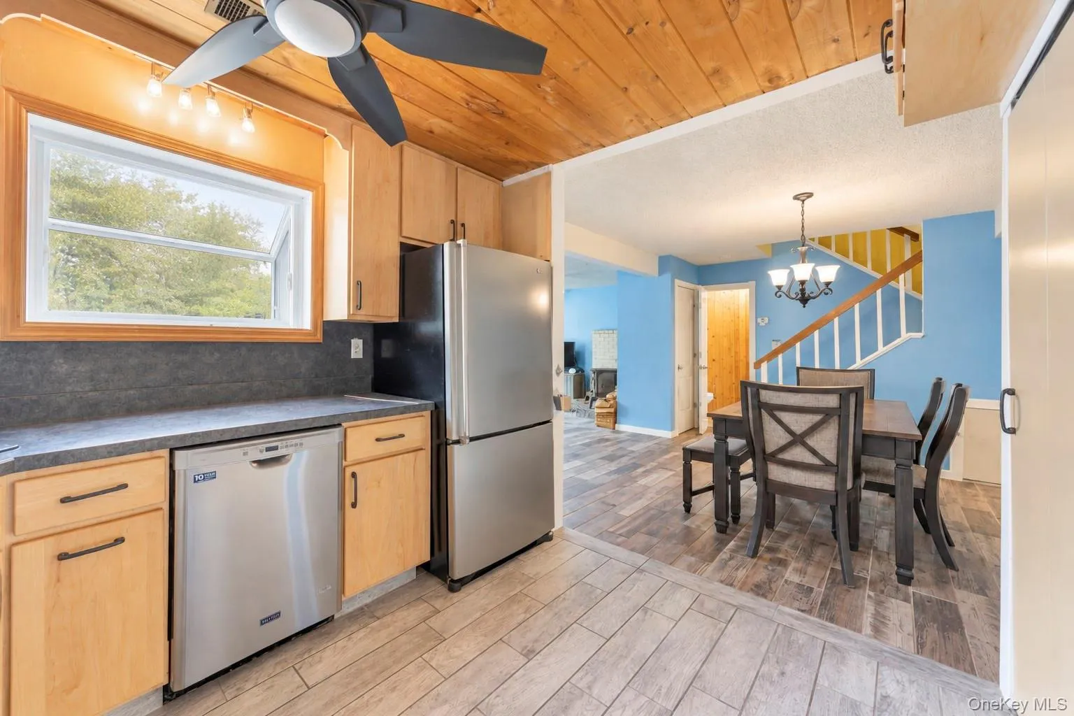 204 Springmeadow Drive, Islip, NY, 3 Bedrooms Bedrooms, 6 Rooms Rooms,1 BathroomBathrooms,Residential,For Rent,Springmeadow,0,1048027 204 Springmeadow Drive, Islip, NY, 3 Bedrooms Bedrooms, 6 Rooms Rooms,1 BathroomBathrooms,Residential,For Rent,Springmeadow,0,1048027