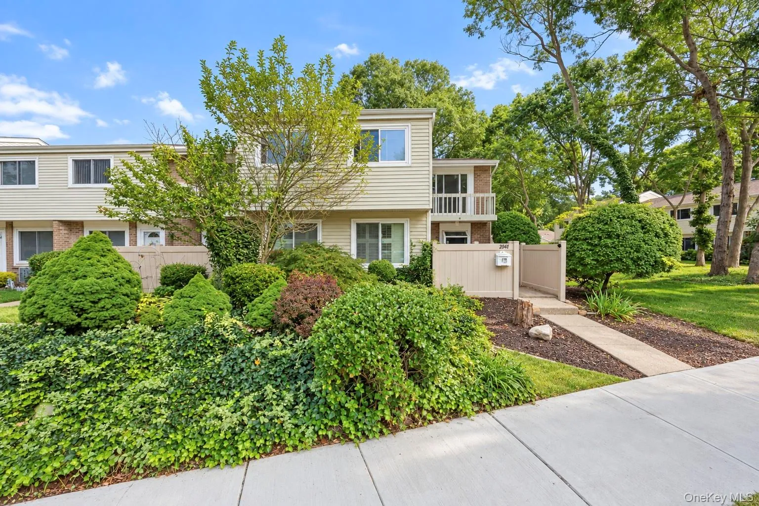 204 Springmeadow Drive, Islip, NY, 3 Bedrooms Bedrooms, 6 Rooms Rooms,1 BathroomBathrooms,Residential,For Rent,Springmeadow,0,1048027 204 Springmeadow Drive, Islip, NY, 3 Bedrooms Bedrooms, 6 Rooms Rooms,1 BathroomBathrooms,Residential,For Rent,Springmeadow,0,1048027