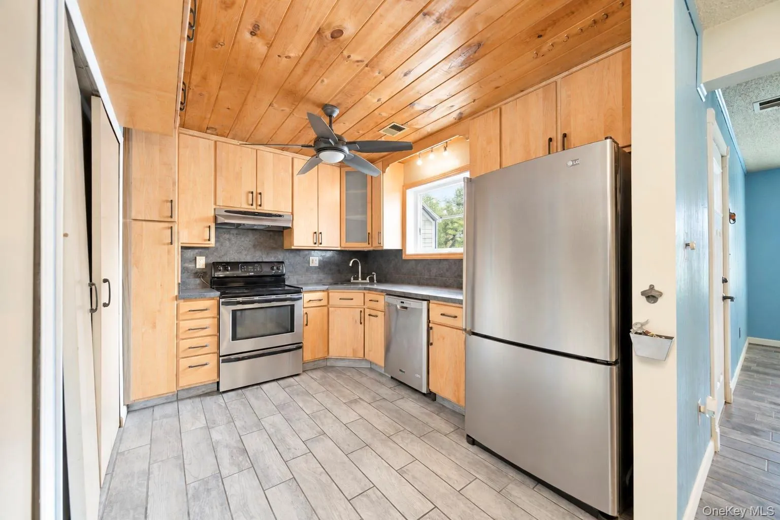 204 Springmeadow Drive, Islip, NY, 3 Bedrooms Bedrooms, 6 Rooms Rooms,1 BathroomBathrooms,Residential,For Rent,Springmeadow,0,1048027 204 Springmeadow Drive, Islip, NY, 3 Bedrooms Bedrooms, 6 Rooms Rooms,1 BathroomBathrooms,Residential,For Rent,Springmeadow,0,1048027