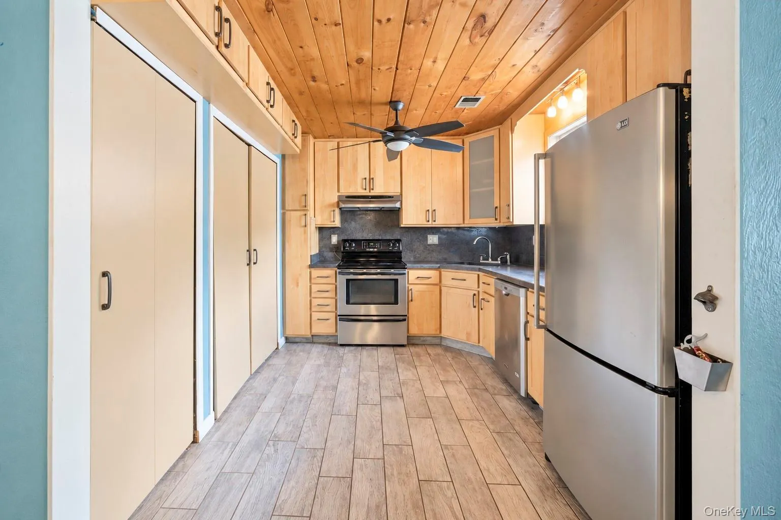 204 Springmeadow Drive, Islip, NY, 3 Bedrooms Bedrooms, 6 Rooms Rooms,1 BathroomBathrooms,Residential,For Rent,Springmeadow,0,1048027 204 Springmeadow Drive, Islip, NY, 3 Bedrooms Bedrooms, 6 Rooms Rooms,1 BathroomBathrooms,Residential,For Rent,Springmeadow,0,1048027