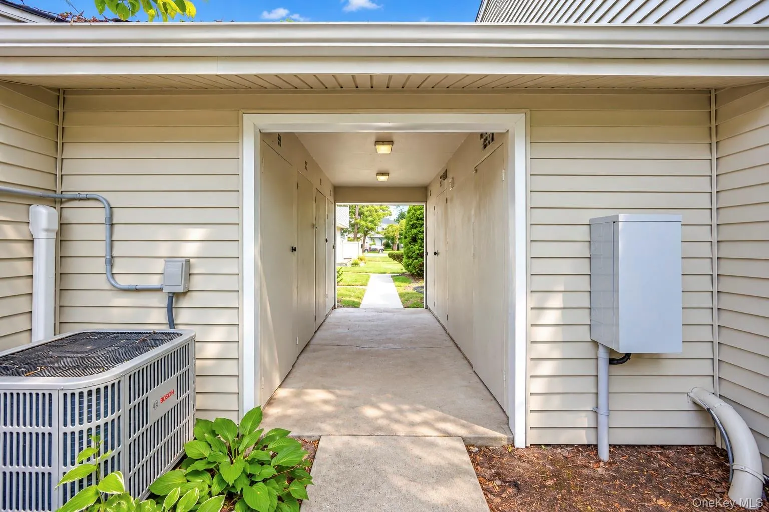 204 Springmeadow Drive, Islip, NY, 3 Bedrooms Bedrooms, 6 Rooms Rooms,1 BathroomBathrooms,Residential,For Rent,Springmeadow,0,1048027 204 Springmeadow Drive, Islip, NY, 3 Bedrooms Bedrooms, 6 Rooms Rooms,1 BathroomBathrooms,Residential,For Rent,Springmeadow,0,1048027