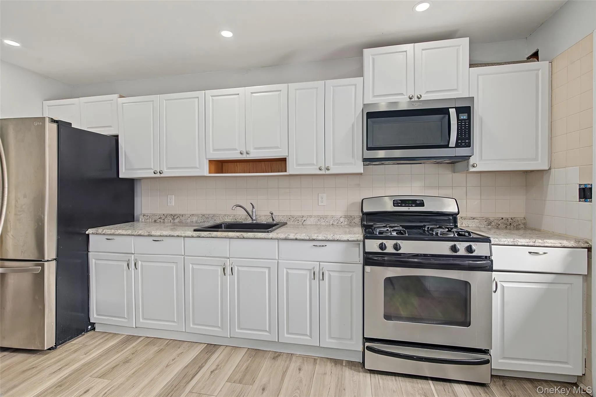 1085 Bay Shore Avenue, Islip, NY, 3 Bedrooms Bedrooms, 7 Rooms Rooms,3 BathroomsBathrooms,Residential,For Rent,Bay Shore,0,1048032 1085 Bay Shore Avenue, Islip, NY, 3 Bedrooms Bedrooms, 7 Rooms Rooms,3 BathroomsBathrooms,Residential,For Rent,Bay Shore,0,1048032